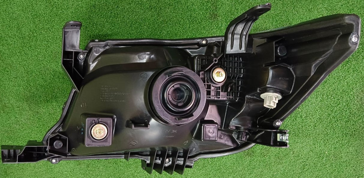 TOYOTA HILUX VIGO KUN26 2011 2/4DOOR HEAD LAMP RIGHT (TYC) (TYN07J-4031A-RNND)