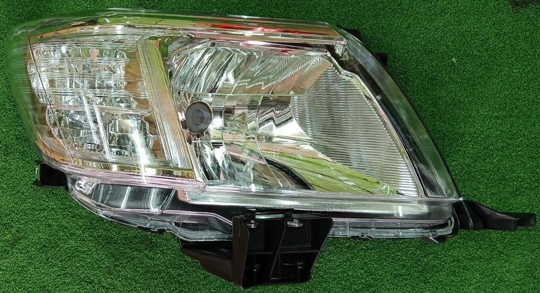 TOYOTA HILUX VIGO KUN26 2011 2/4DOOR HEAD LAMP RIGHT (TYC) (TYN07J-4031A-RNND)