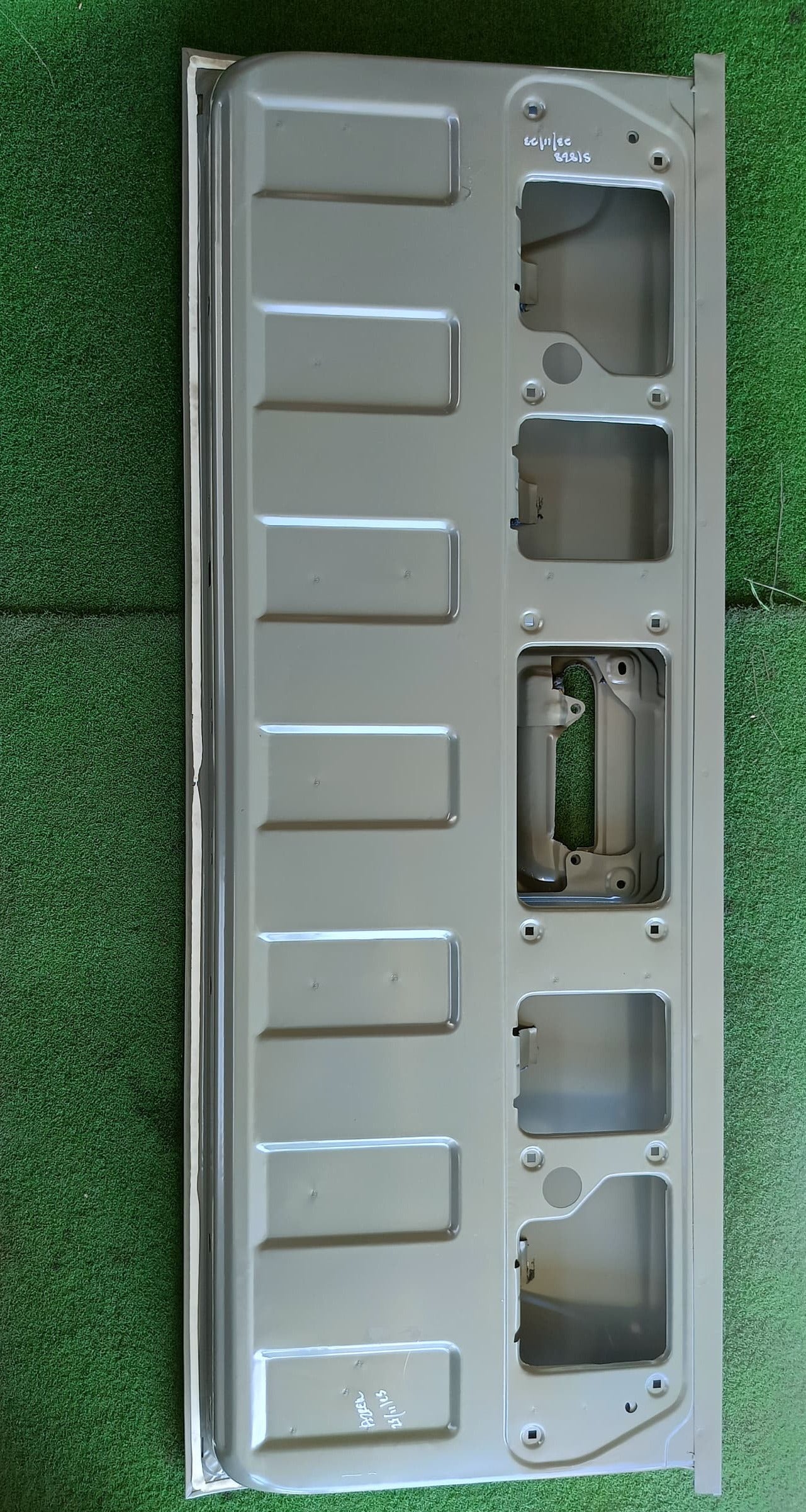 ISUZU DMAX VCROSS 2013 4DOOR TAIL GATE (NEW) ( ISK05E-271PA-NNND )