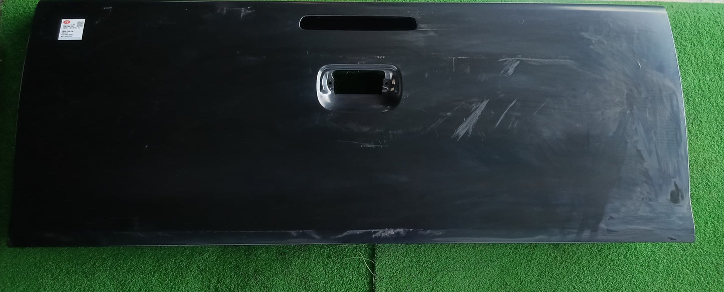 TOYOTA HILUX VIGO KUN25 2005 4DOOR TAIL GATE WITH HOLE (TYN07A-271PB-NFNA)