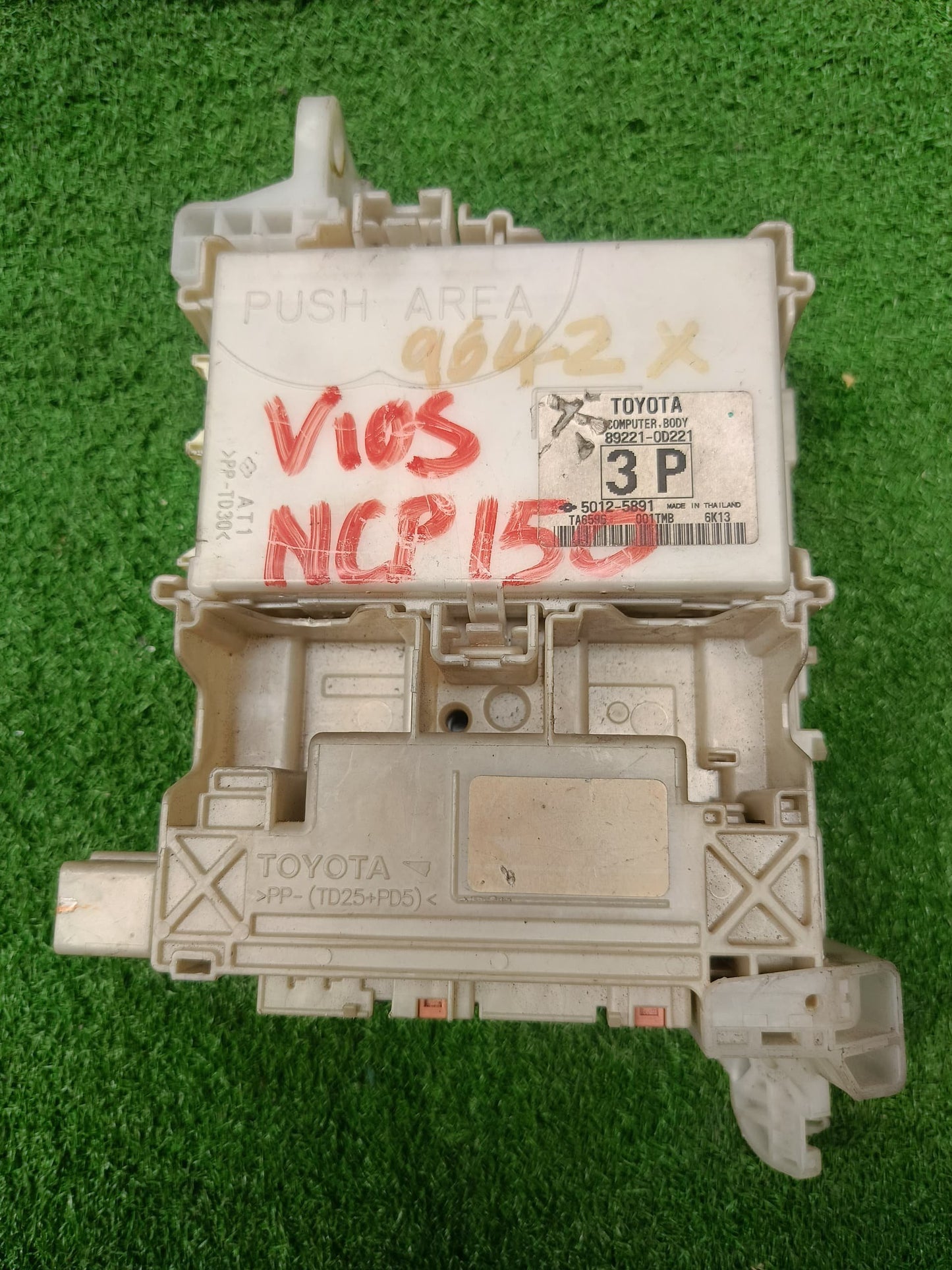 TOYOTA VIOS NCP150 FUSE BOX ECU (89221-0D221)