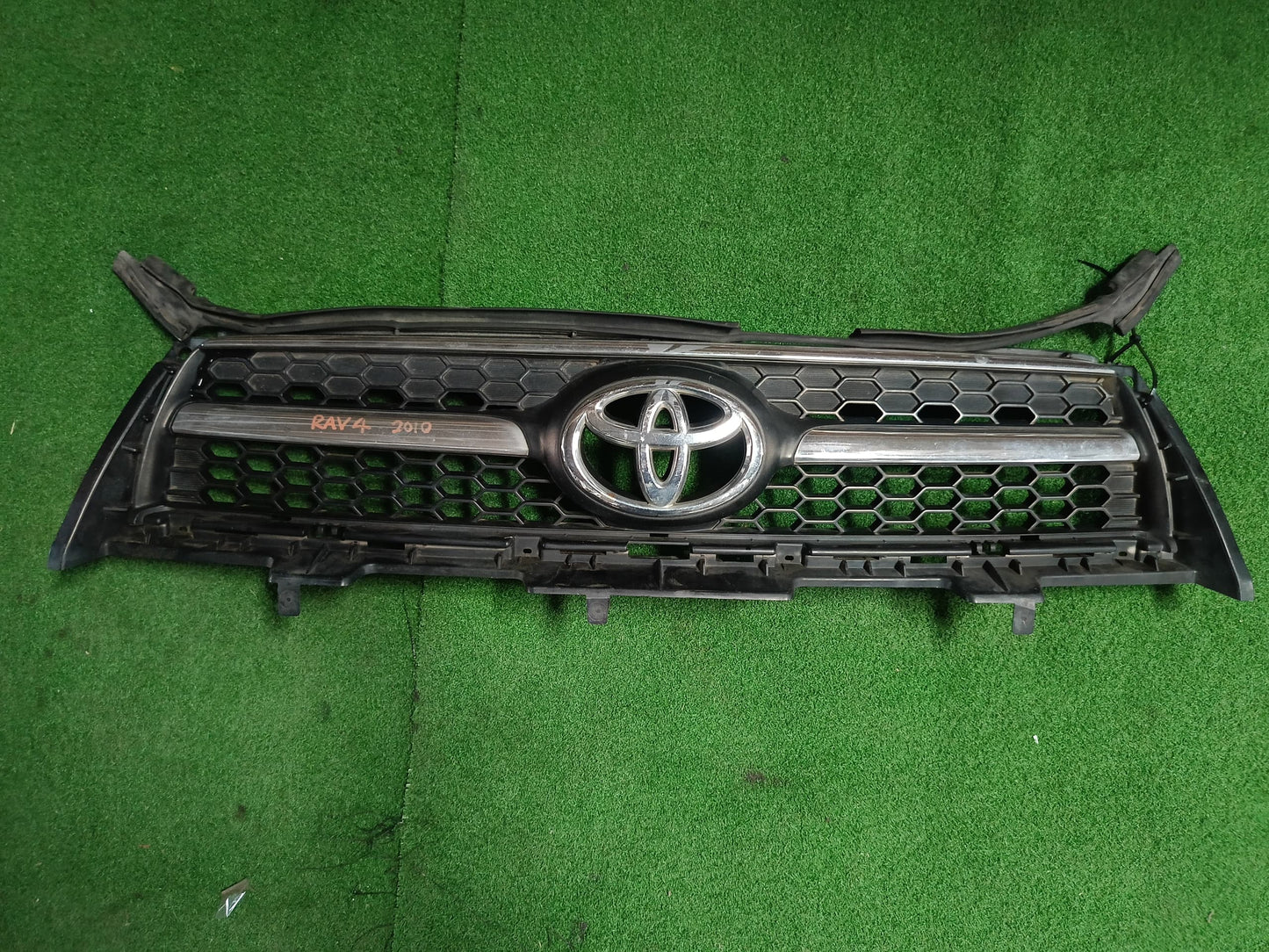 TOYOTA RAV 4 GRILLE (5311-0R040)