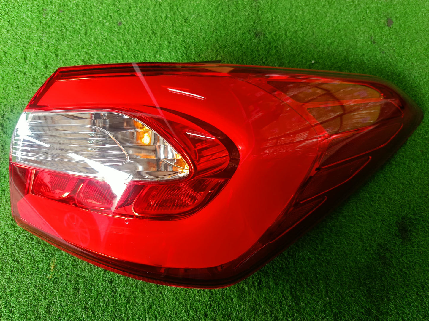 KIA CERATO K3 OUTER TAIL LAMP RH (92402 A7310)