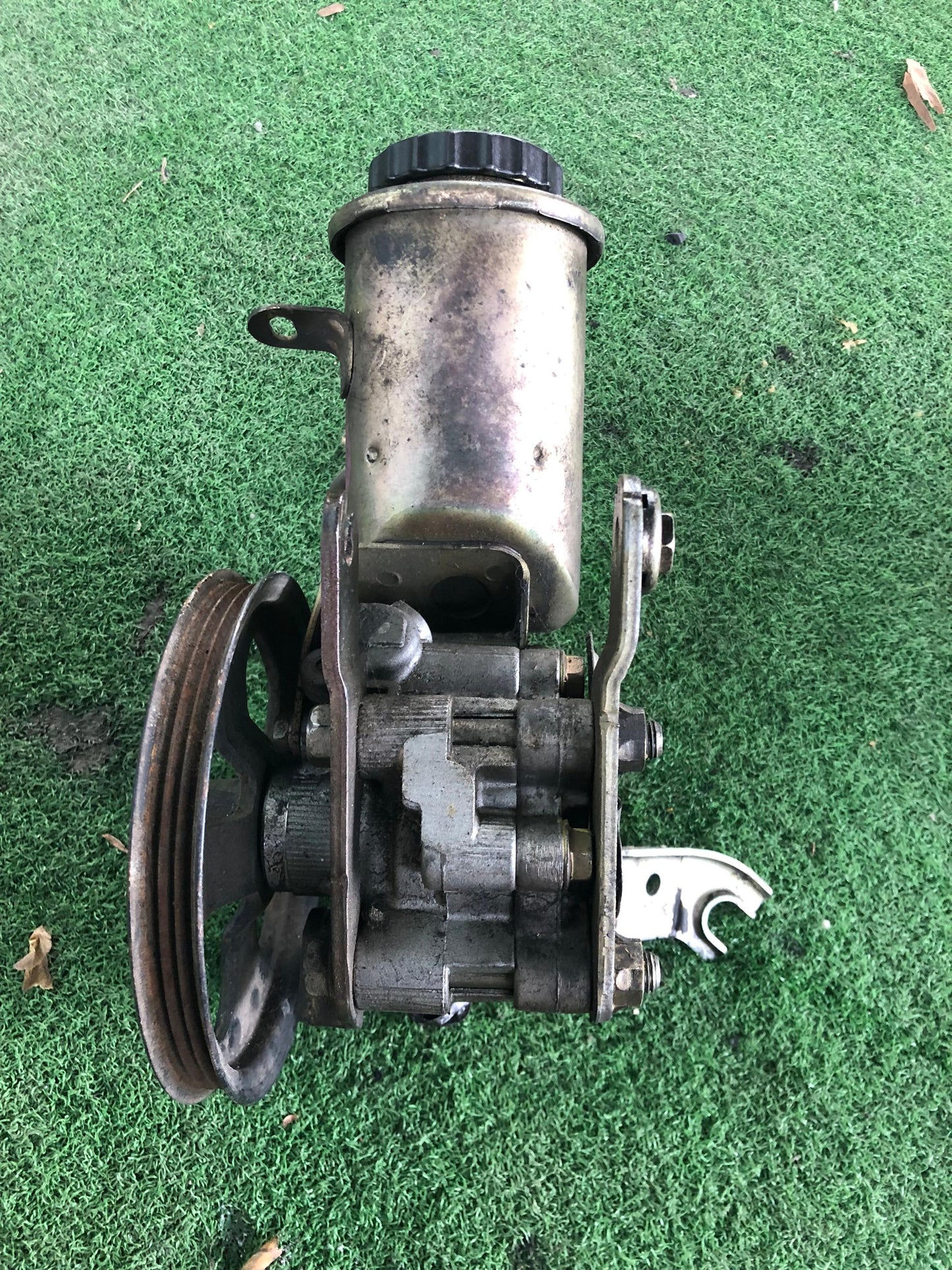 TOYOTA VIOS NCP42 STEERING PUMP (SP0010)