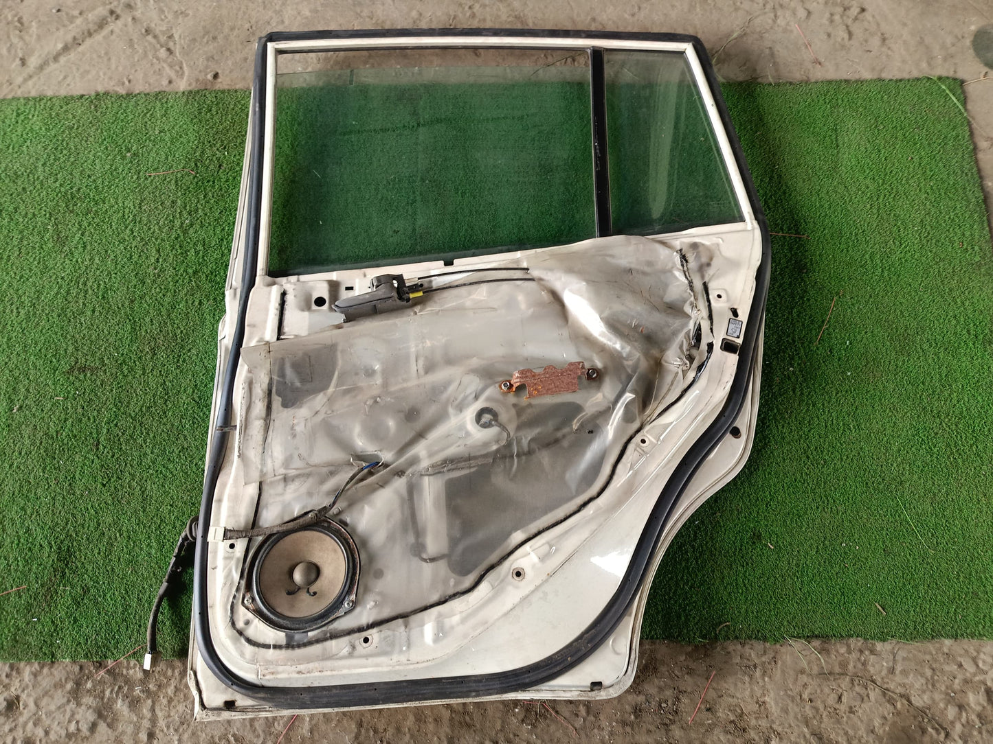 PERODUA VIVA DOOR PANEL RRH KOSONG WHITE (DP00199)