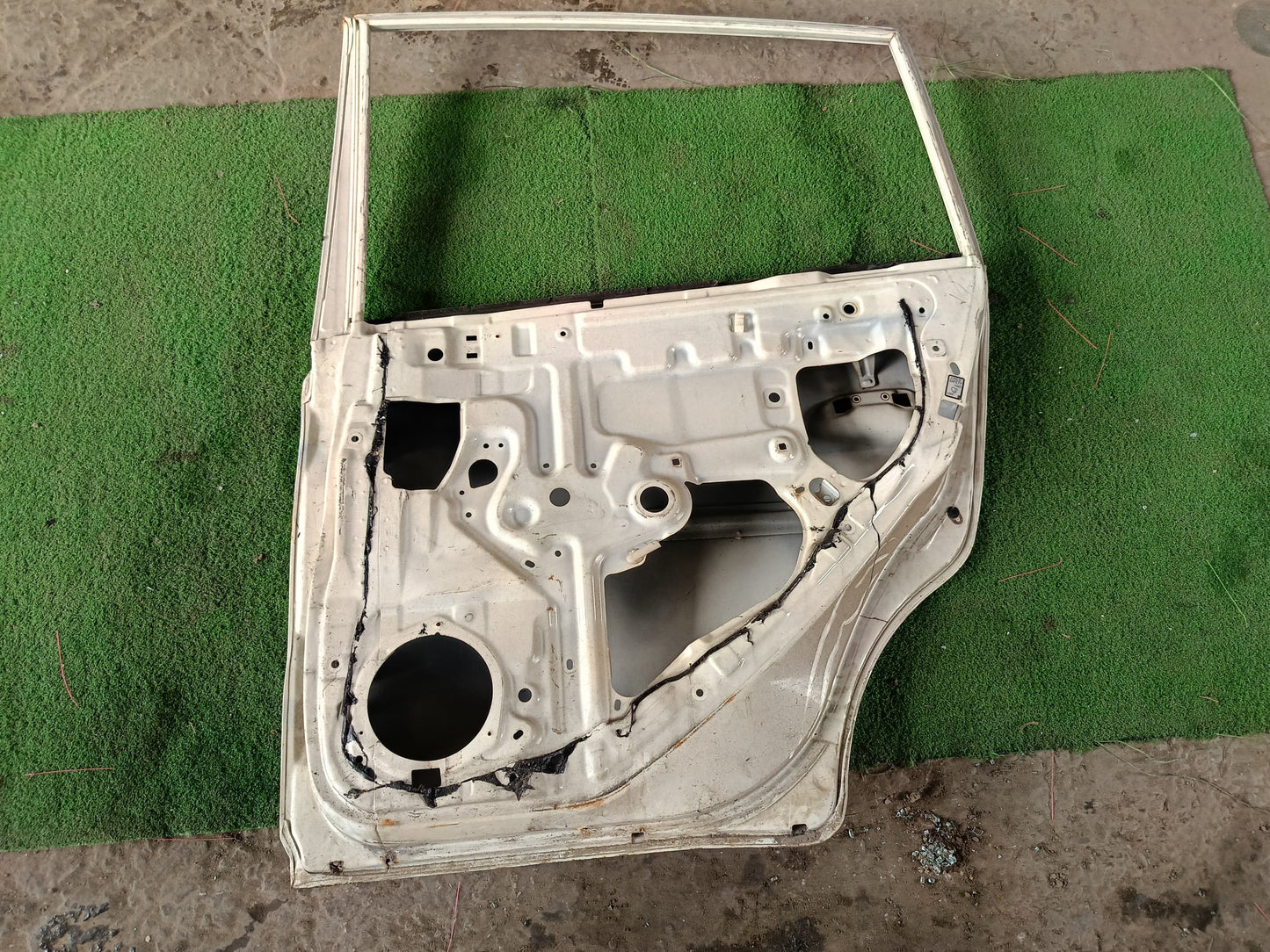 PERODUA VIVA DOOR PANEL RRH KOSONG WHITE (DP00198)