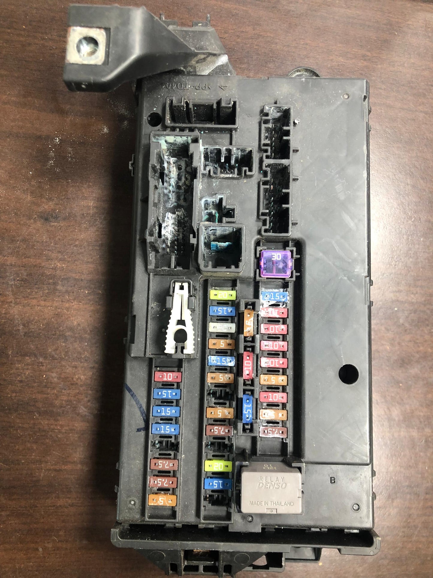 PERODUA BEZZA FUSE BOX (82600-BZ080)