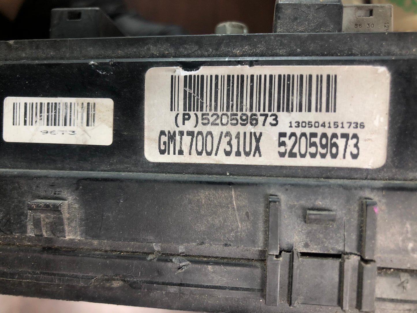 CHEVROLET COLORADO FUSE BOX (52059673)