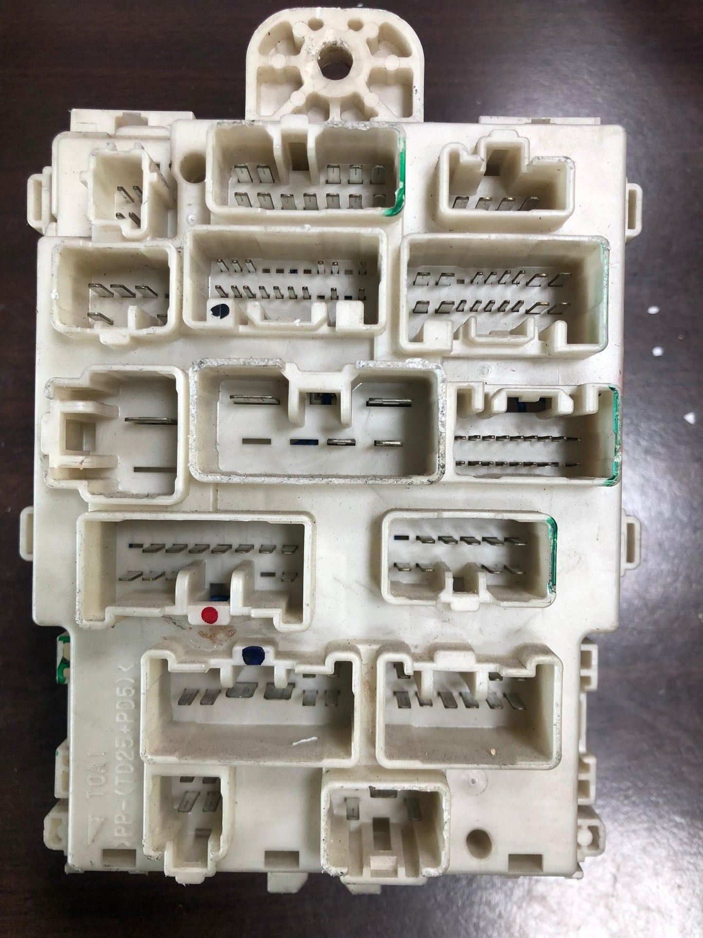 ISUZU DMAX VCROSS FUSE BOX (T0A1)