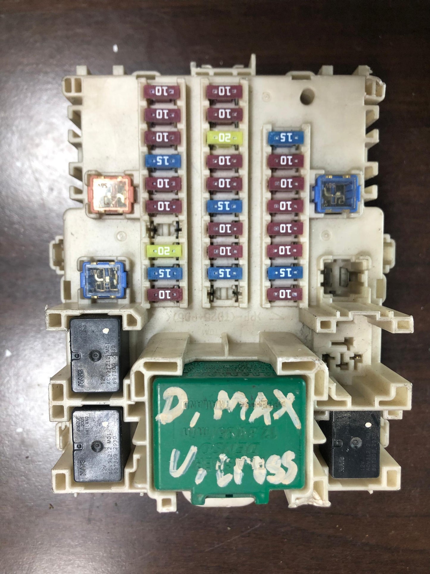 ISUZU DMAX VCROSS FUSE BOX (T0A1)
