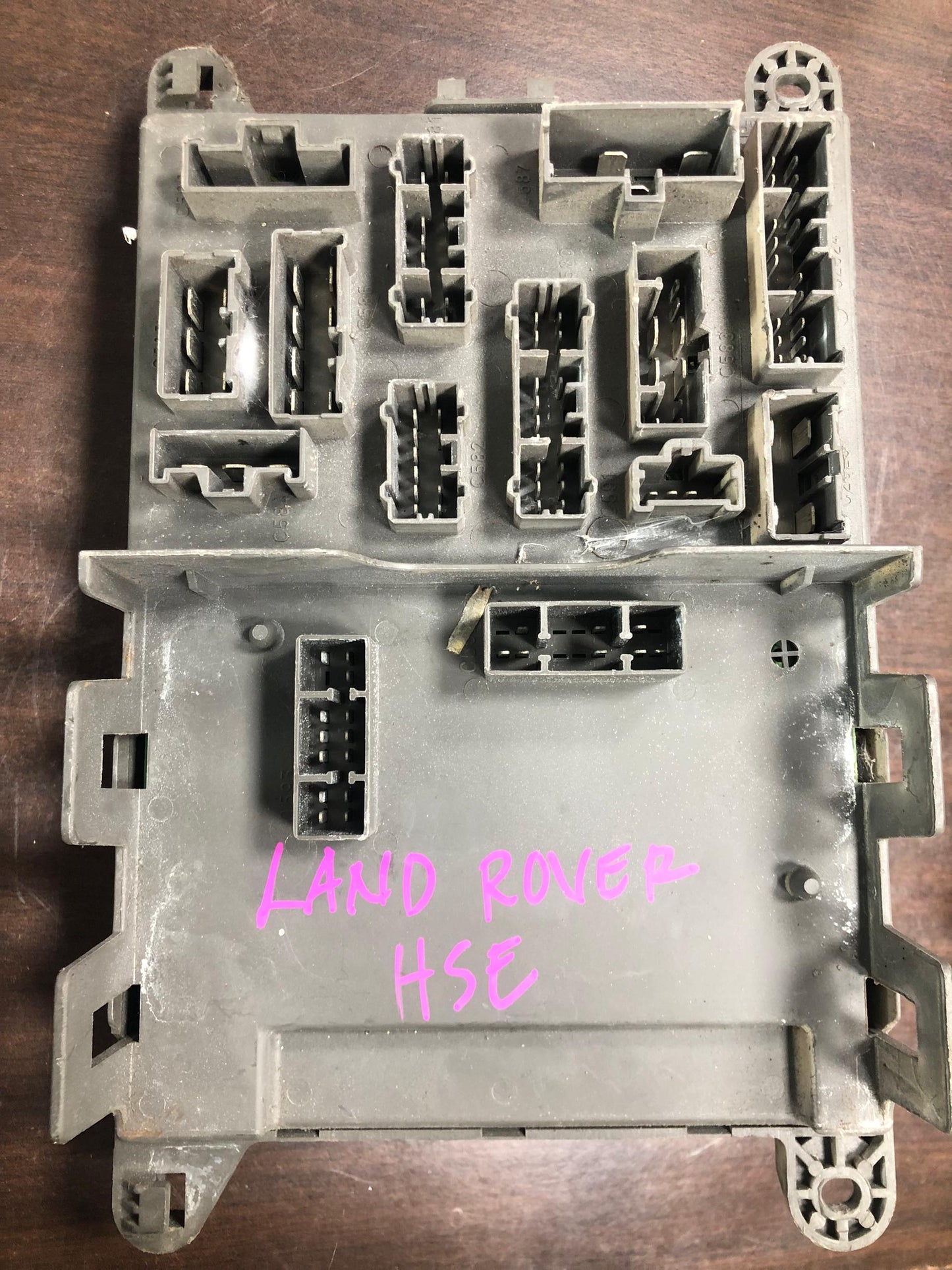 LAND ROVER HSE FUSE BOX (YOE 500150)