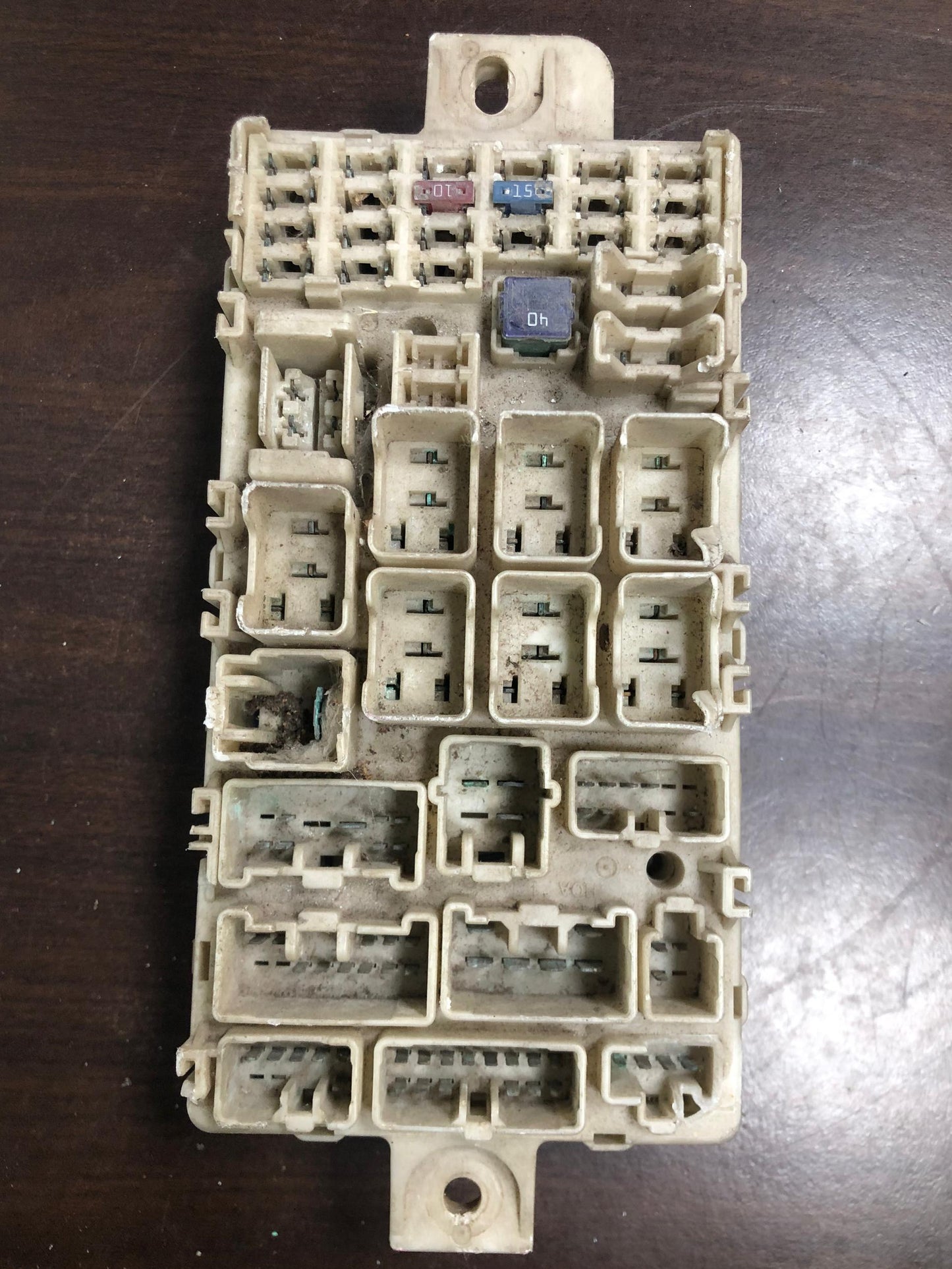 MITSUBISHI TRITON FUSE BOX (FSB0009)
