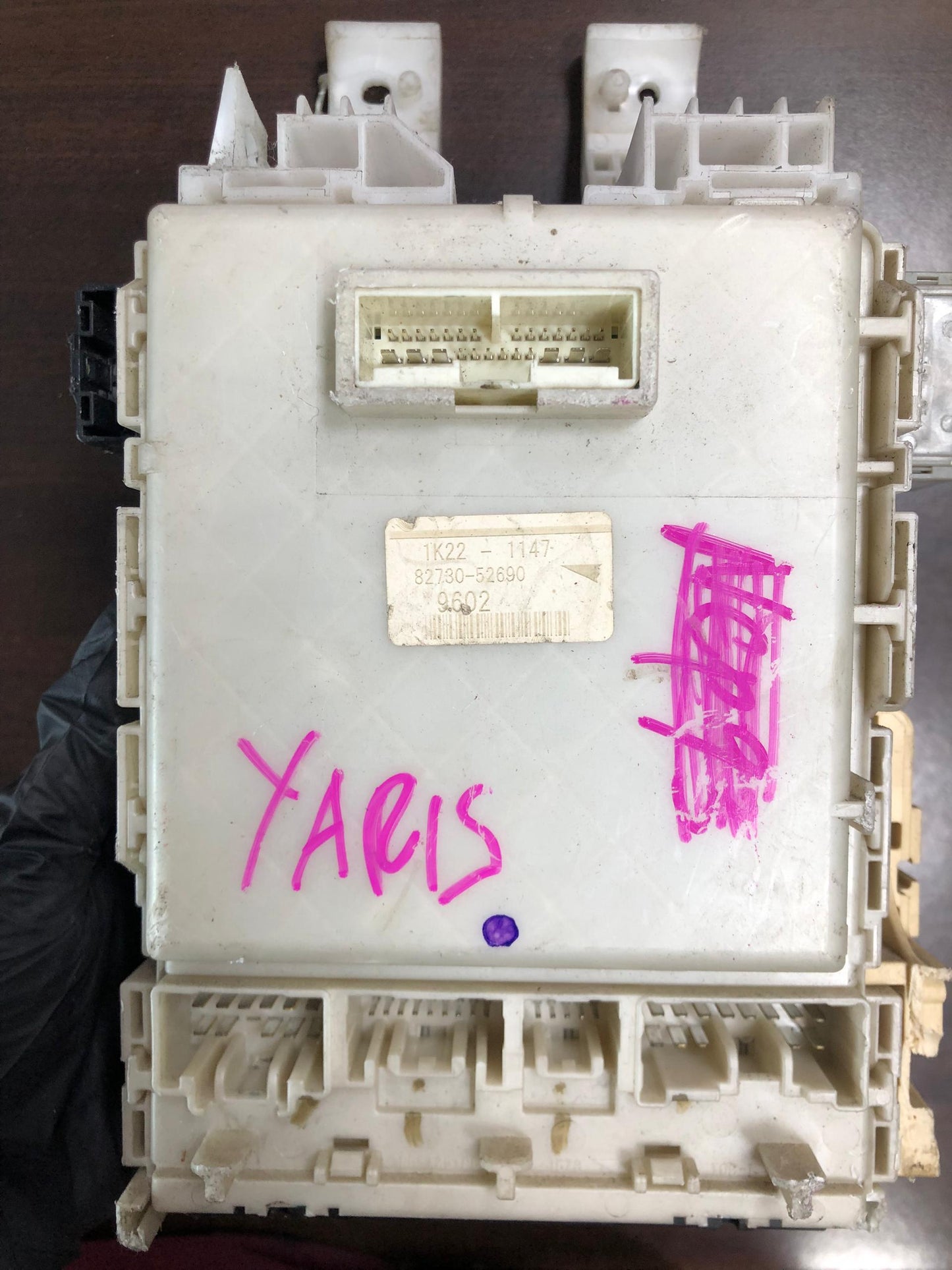 TOYOTA YARIS FUSE BOX (82730-52690)