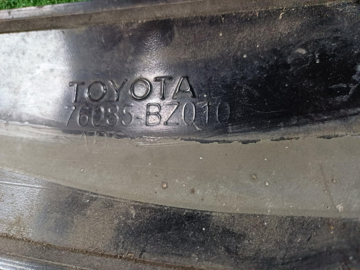 TOYOTA RUSH SPOILER (U)[76085-BZ010)