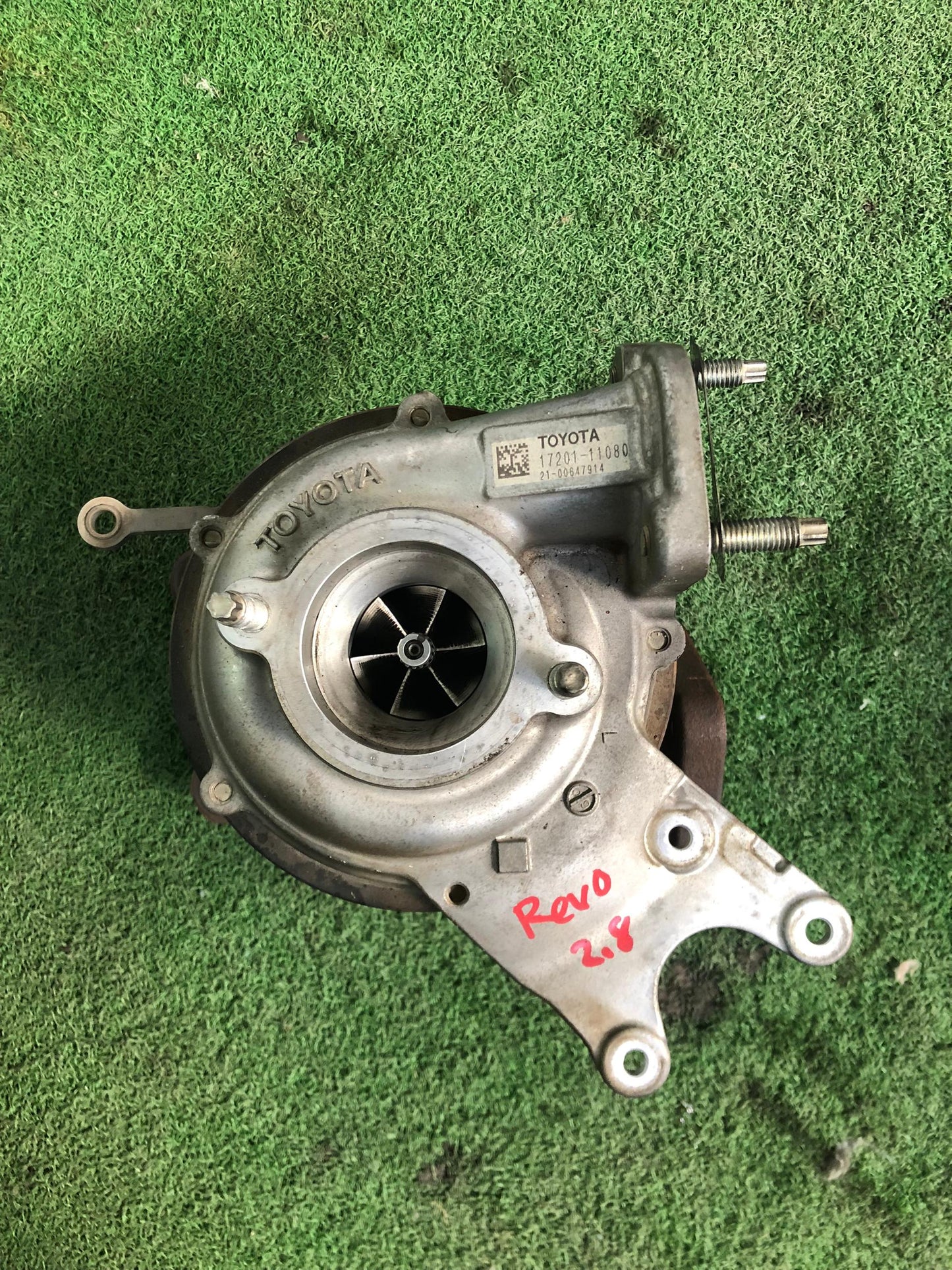 TOYOTA HILUX REVO 2.8 TURBO (17201-11080)