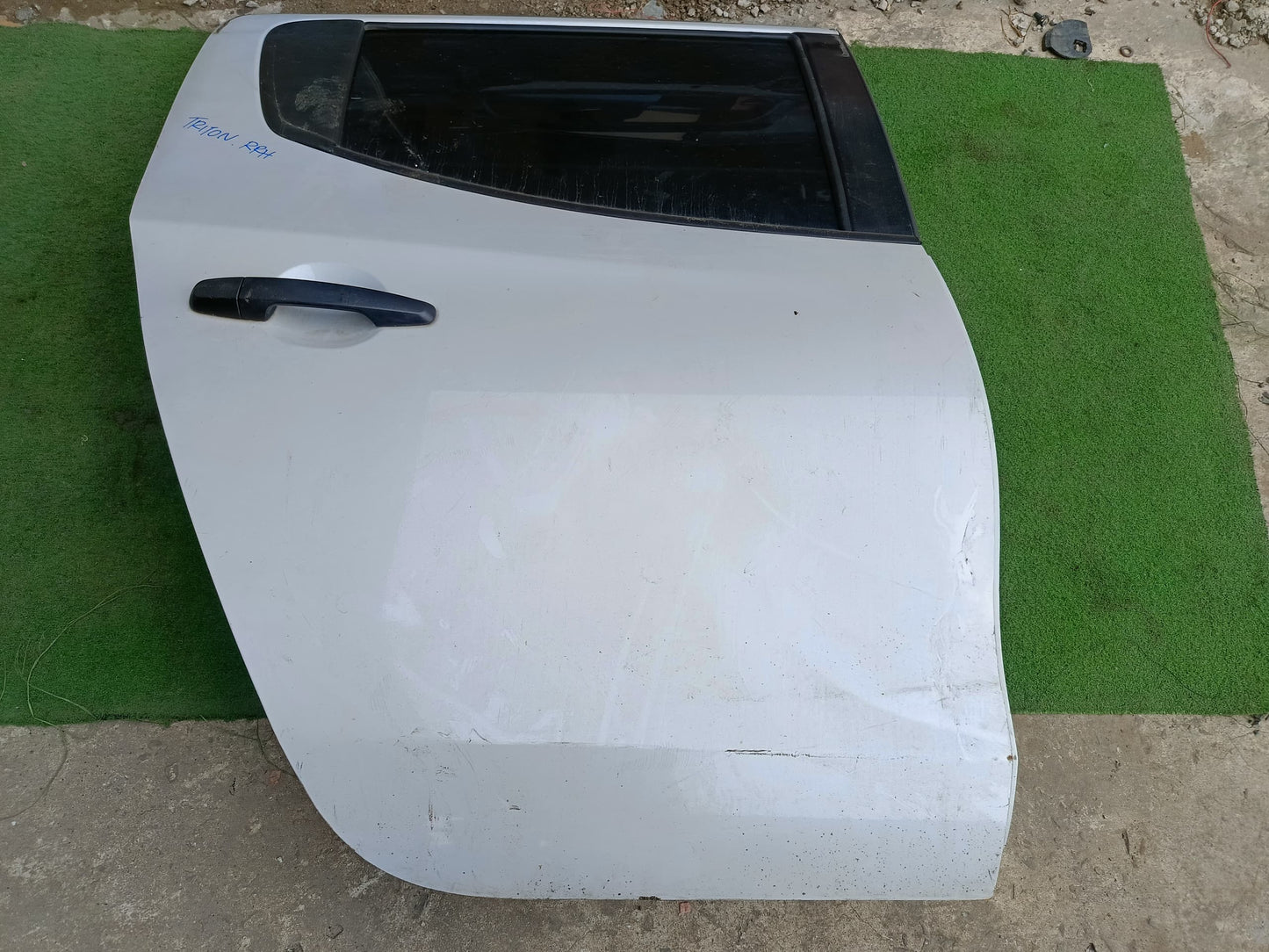 MITSUBISHI TRITON DOOR PANEL RRH COMPLETE SILVER (DP00233)