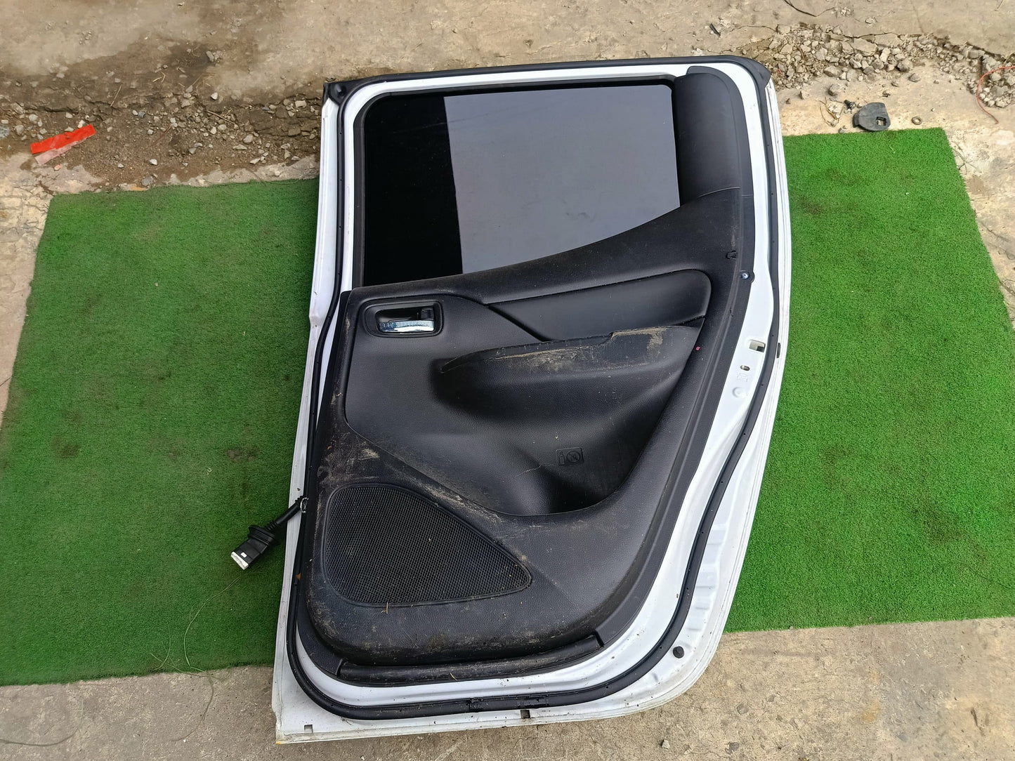 MITSUBISHI TRITON DOOR PANEL RRH COMPLETE SILVER (DP00233)