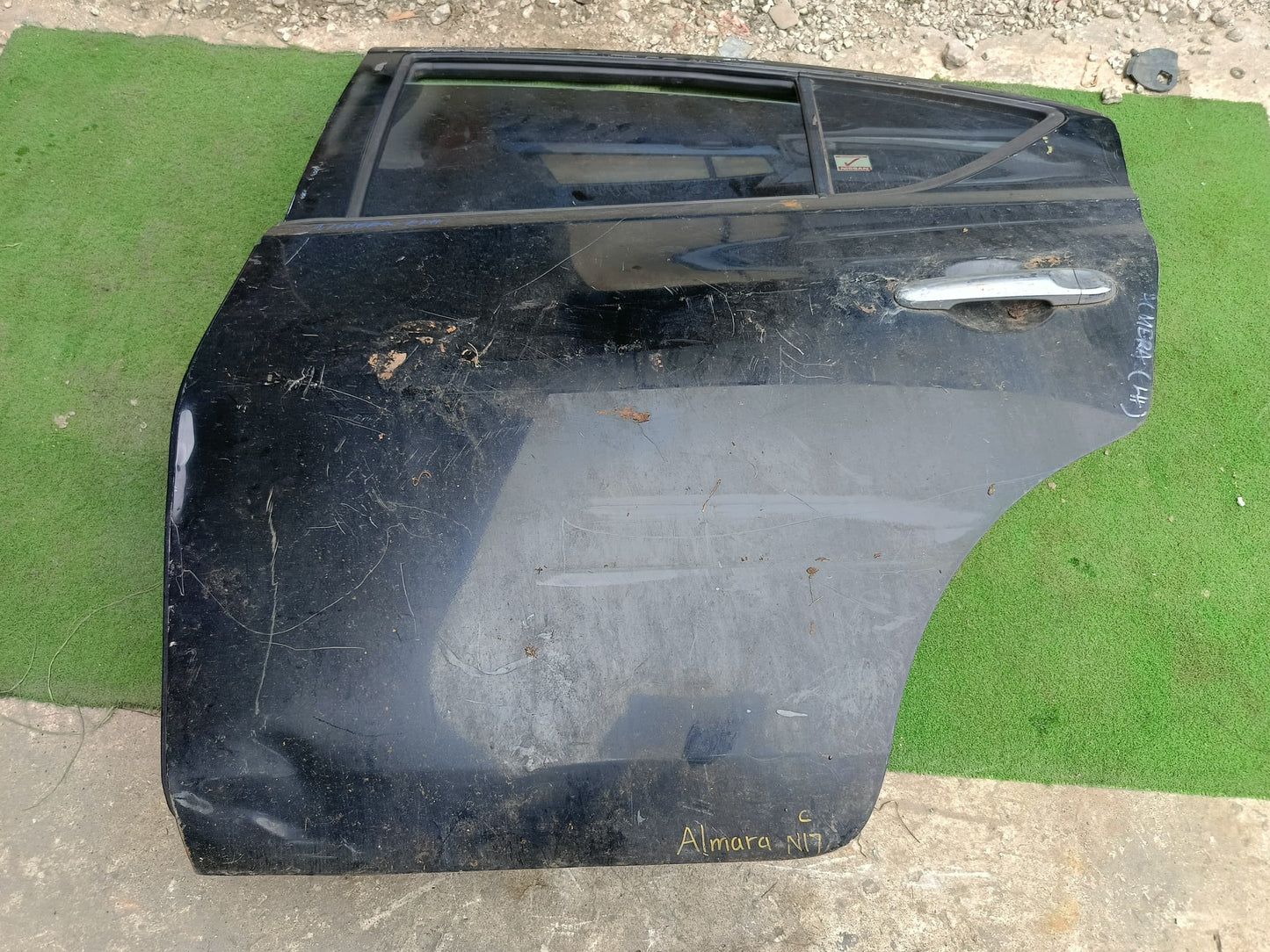 NISSAN ALMERA DOOR PANEL RLH COMPLETE BLACK (DP00239)