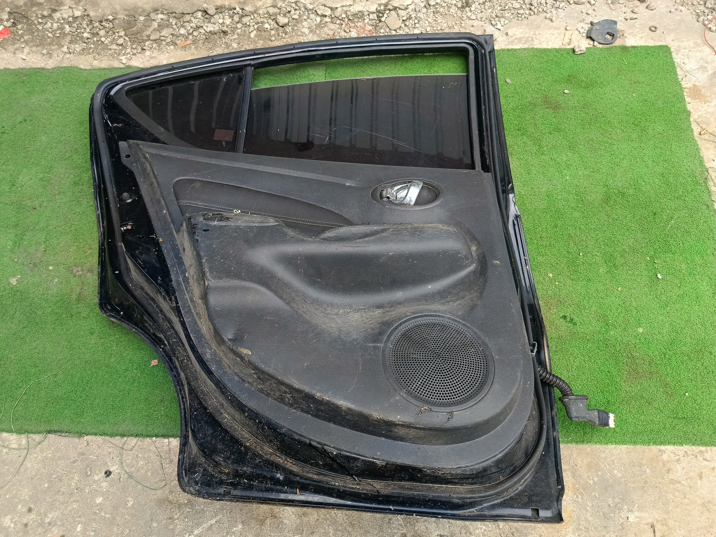 NISSAN ALMERA DOOR PANEL RLH COMPLETE BLACK (DP00239)