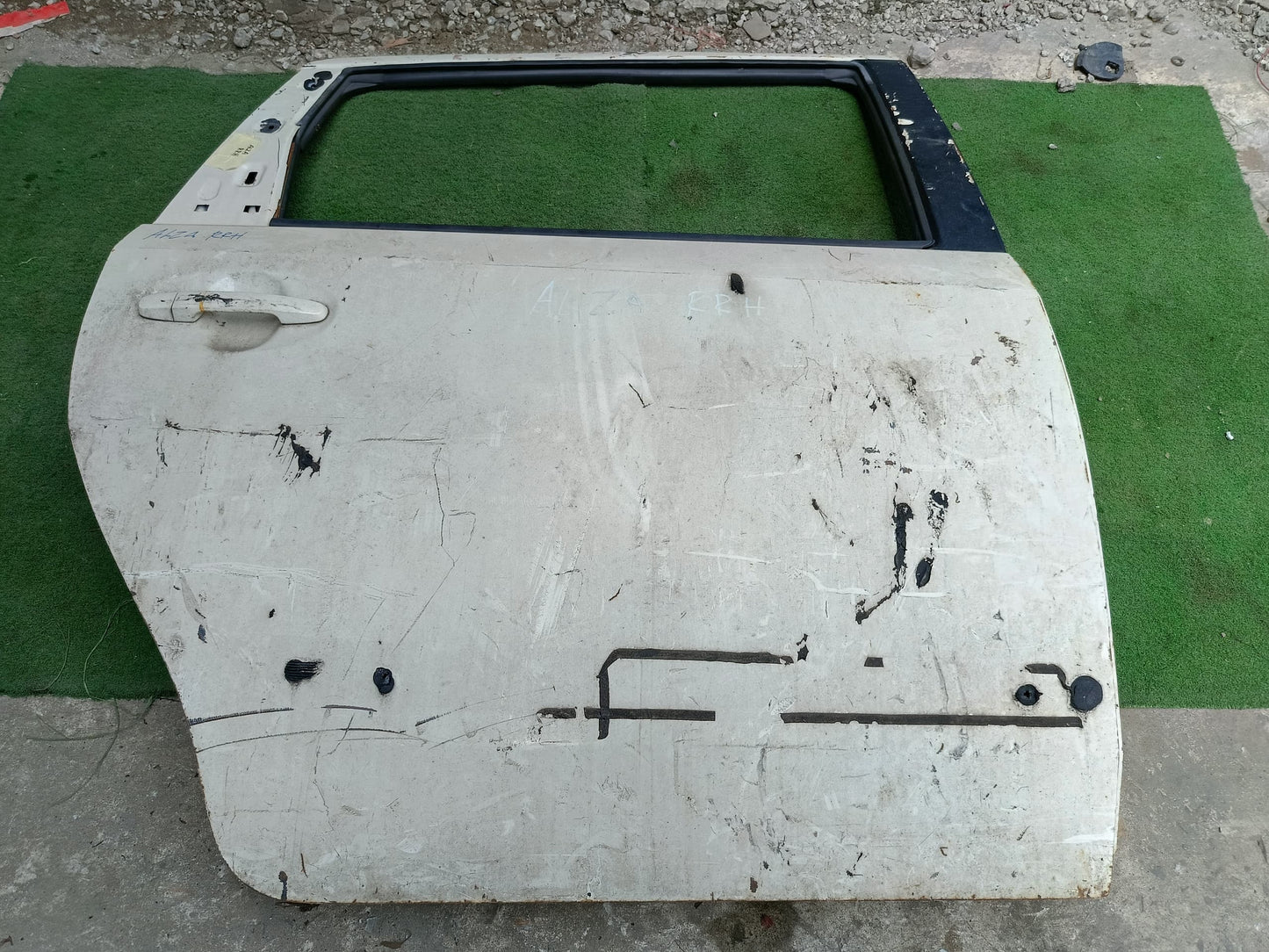 PERODUA ALZA DOOR PANEL RRH KOSONG WHITE (DP00241)