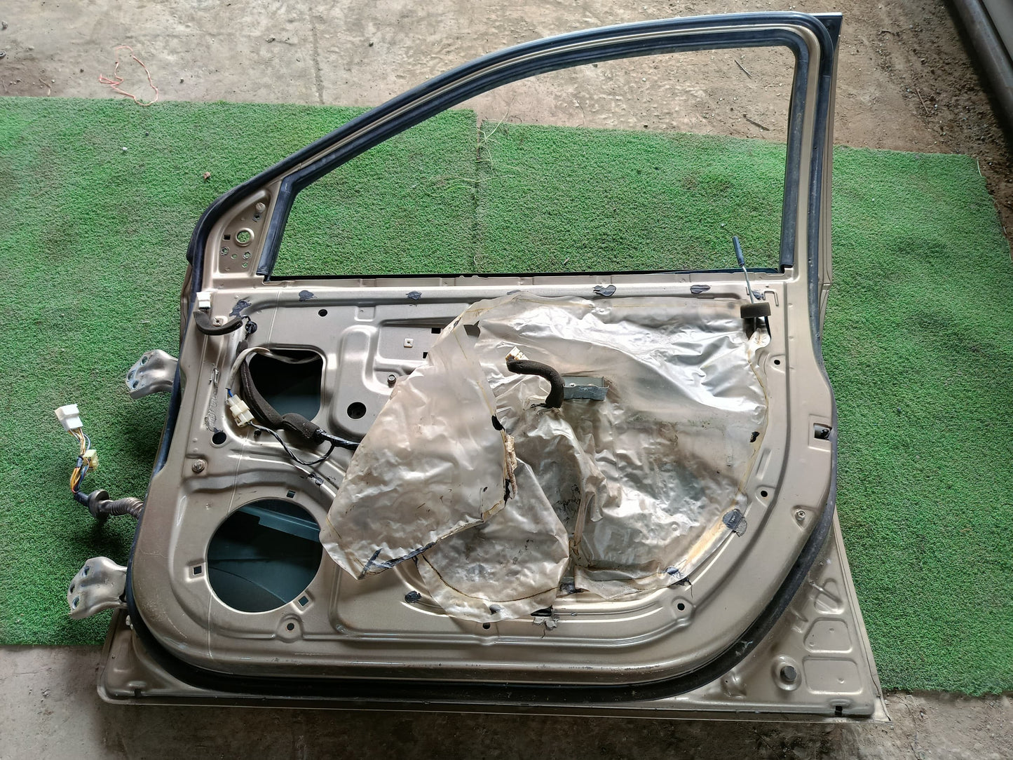 PROTON SAGA FLX DOOR PANEL FRH COMPLETE GOLD (DP00247)