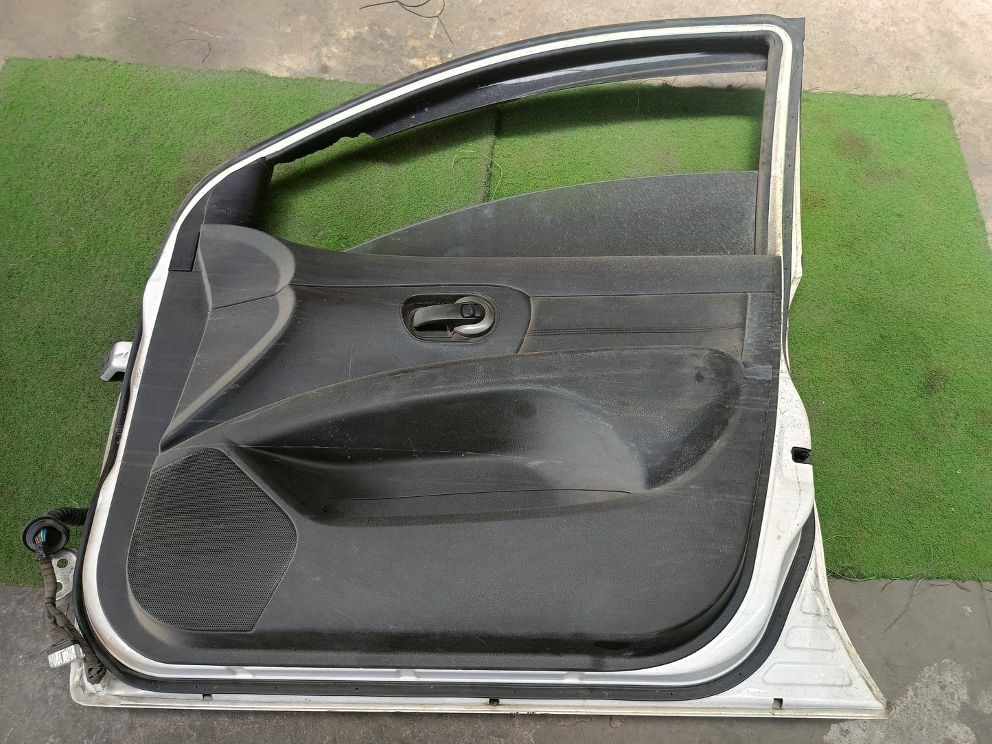 NISSAN LIVINA DOOR PANEL FRH COMPLETE WHITE (DP00261)