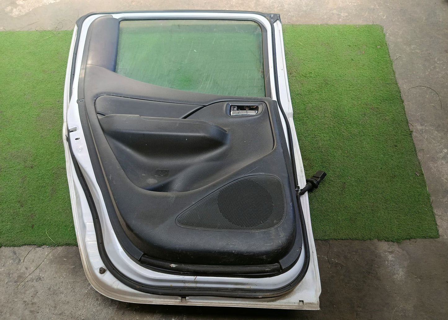MITSUBISHI TRITON DOOR PANEL RLH COMPLETE SILVER (DP00263)