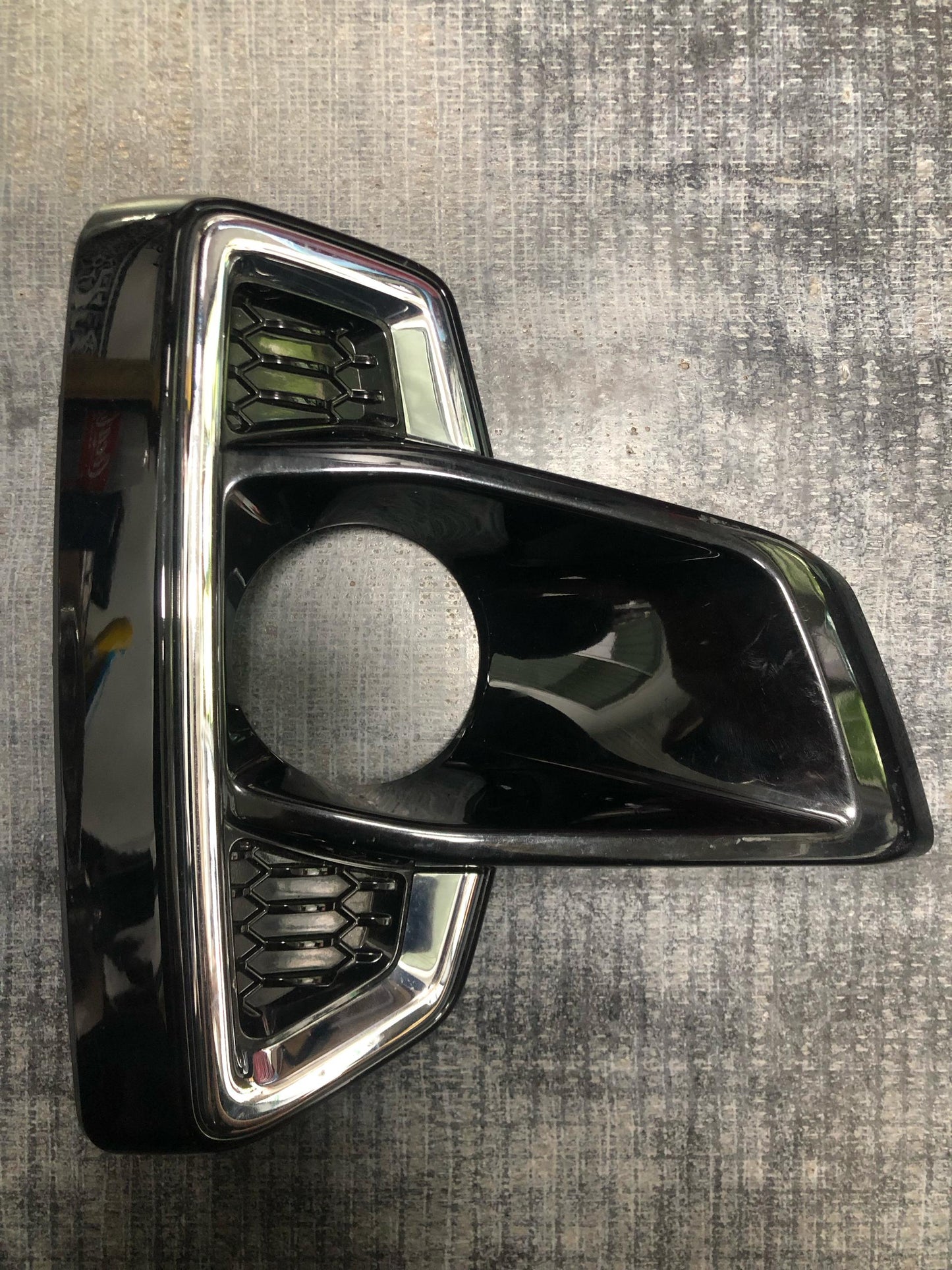 TOYOTA HILUX ROCCO GUN125,GUN126 FOG LAMP COVER RH (52127-YP100)