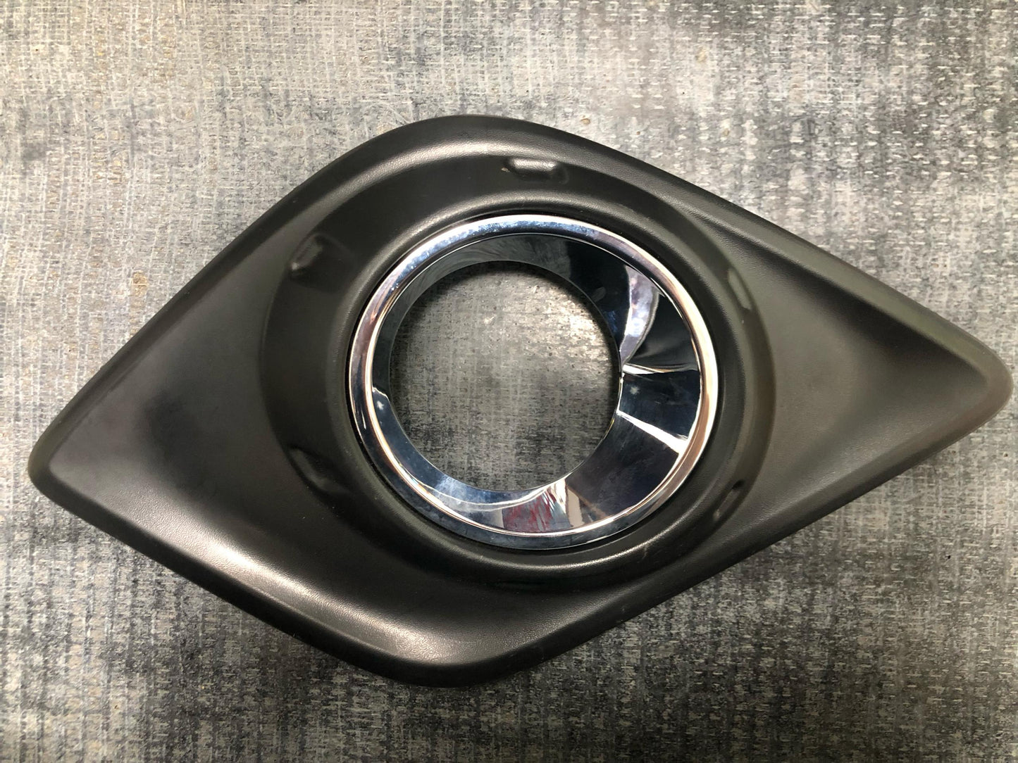 TOYOTA HILUX REVO GUN125,GUN126 FOG LAMP COVER RH (52127-0K170)
