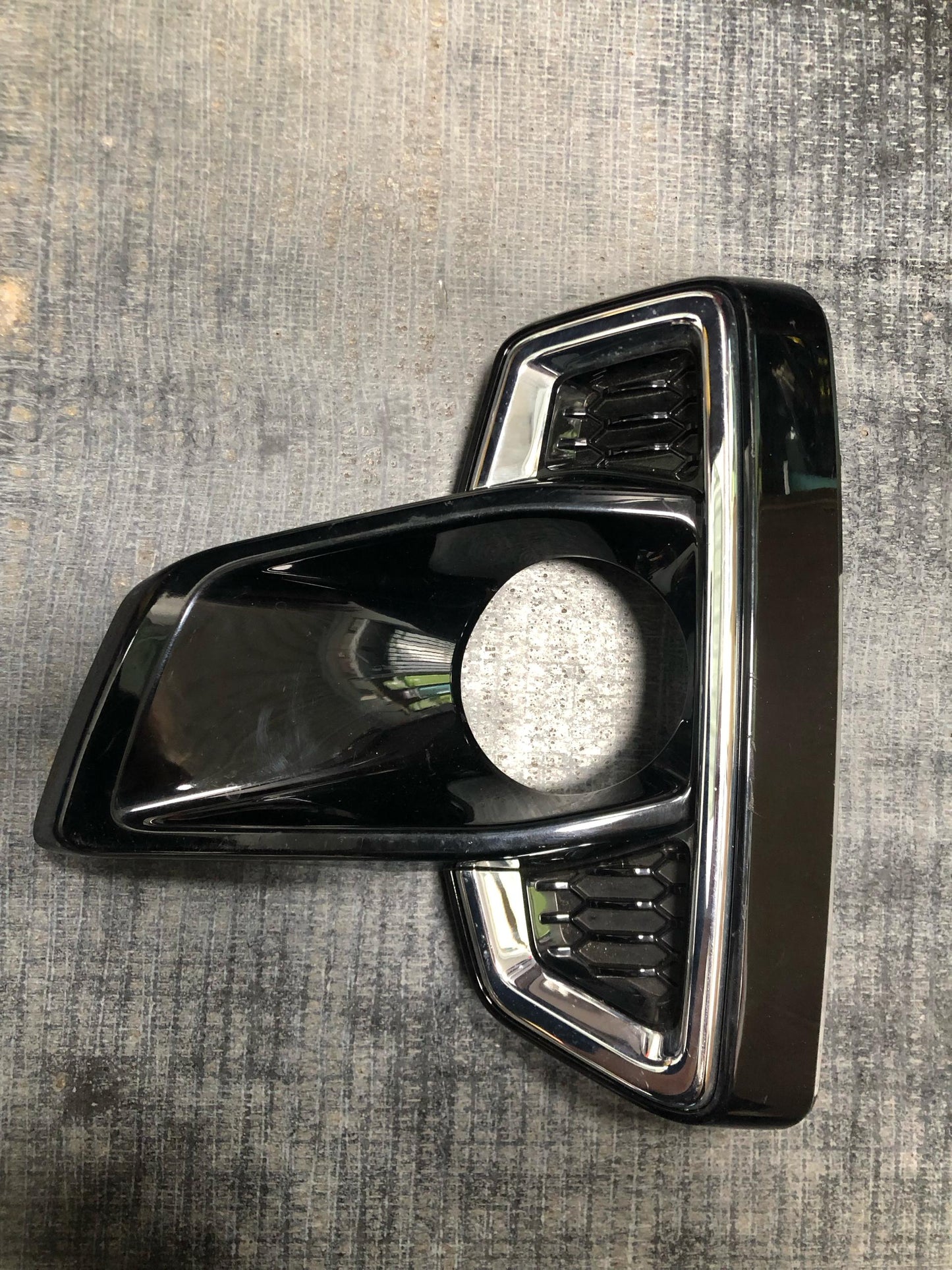 TOYOTA HILUX ROCCO GUN125,GUN126 FOG LAMP COVER LH (52128-YP100)