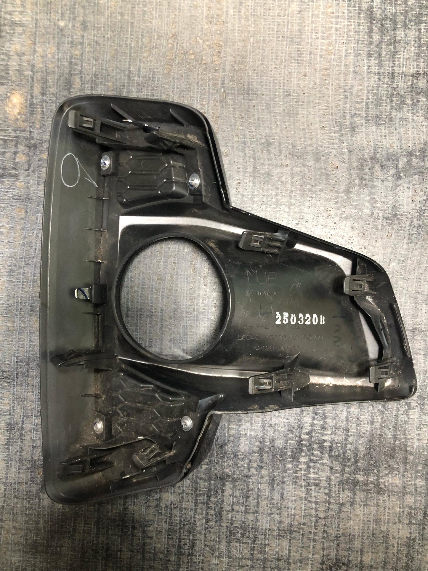 TOYOTA HILUX ROCCO GUN125,GUN126 FOG LAMP COVER LH (52128-YP100)