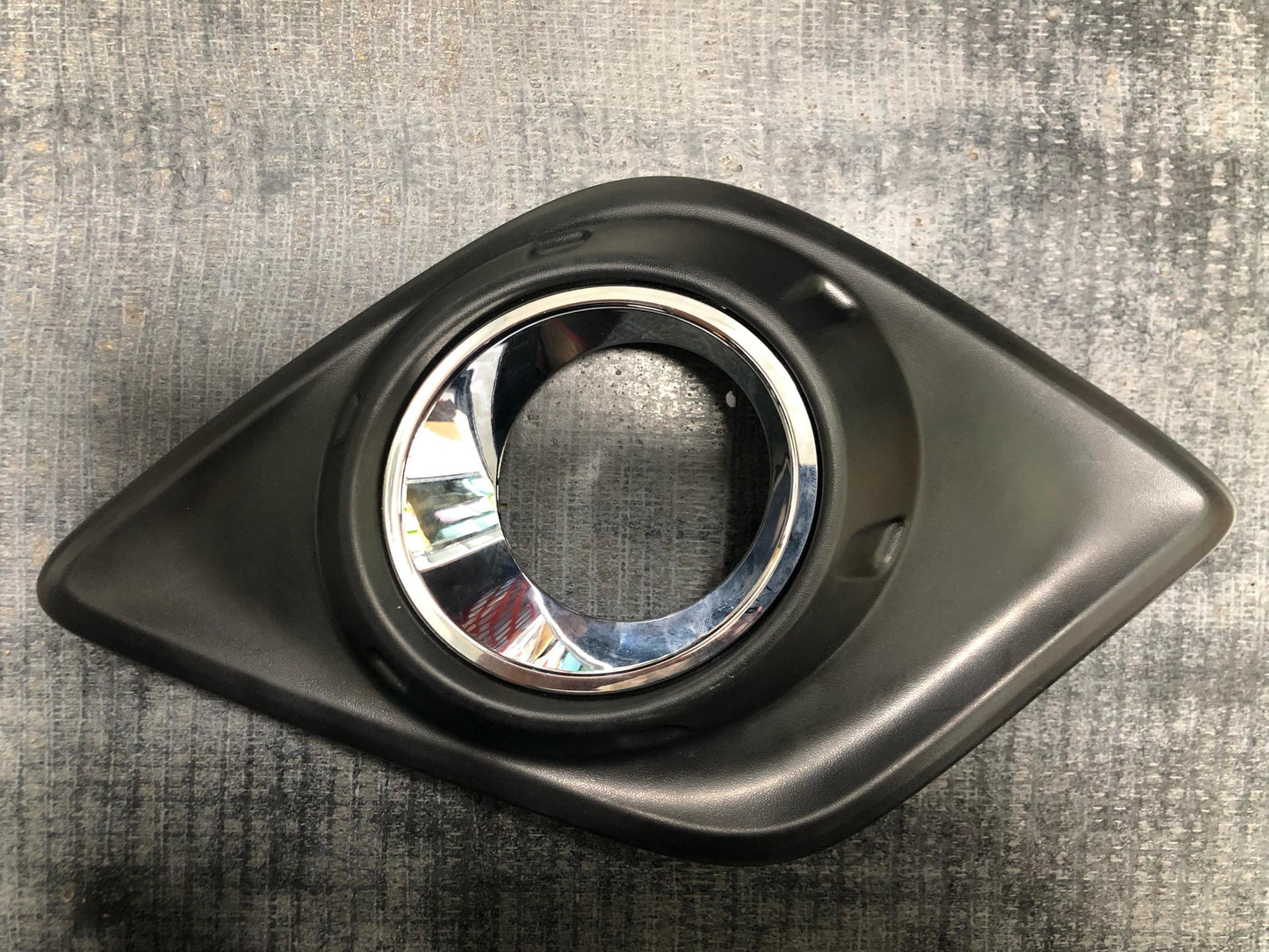 TOYOTA HILUX REVO GUN125,GUN126 FOG LAMP COVER LH (NEW)