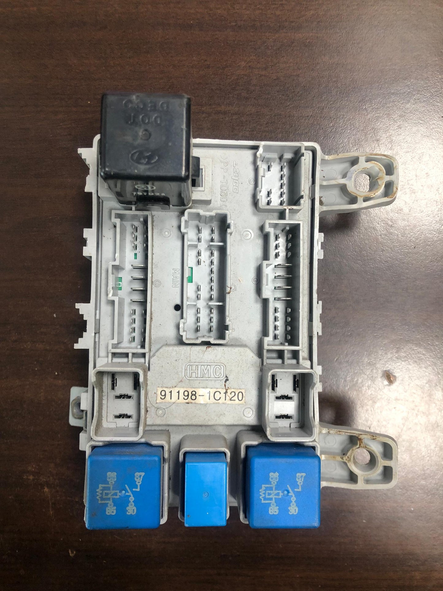 HYUNDAI GETZ FUSE BOX (91198-1C120)