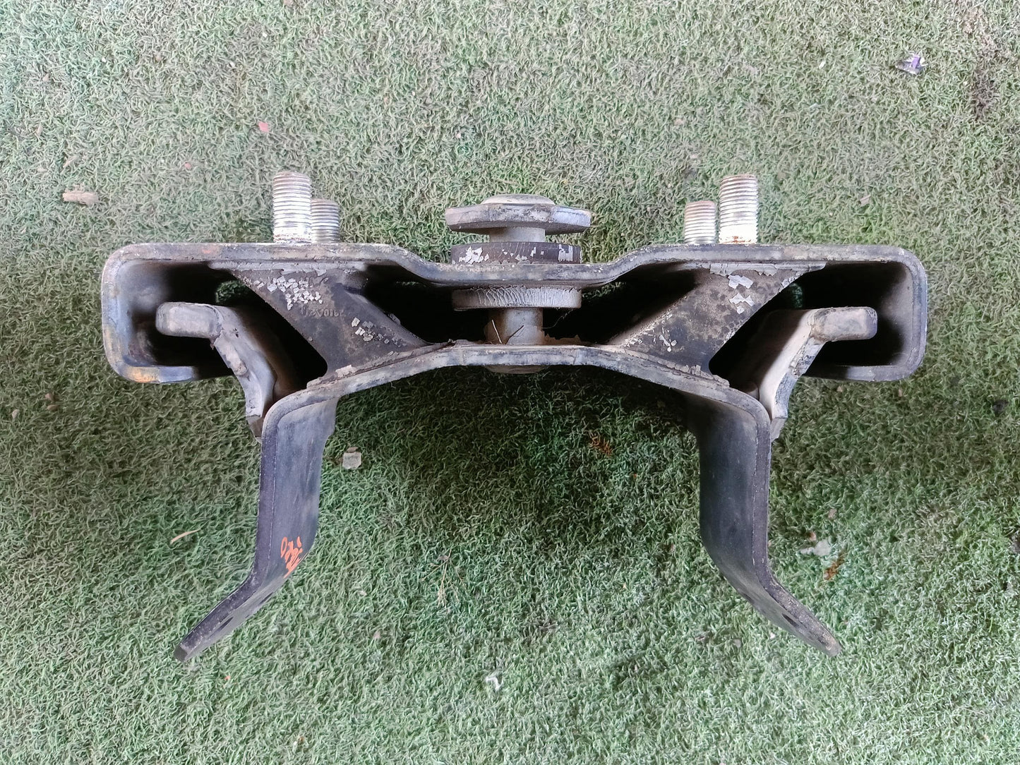 MITSUBISHI TRITON GEARBOX MOUNTING (EM0052)