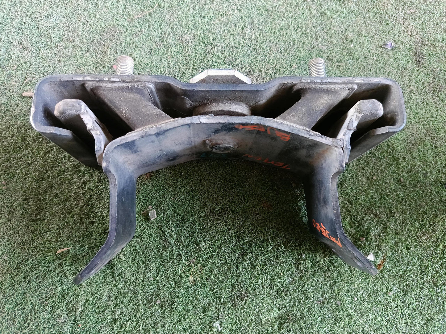 MITSUBISHI TRITON GEARBOX MOUNTING (EM0052)