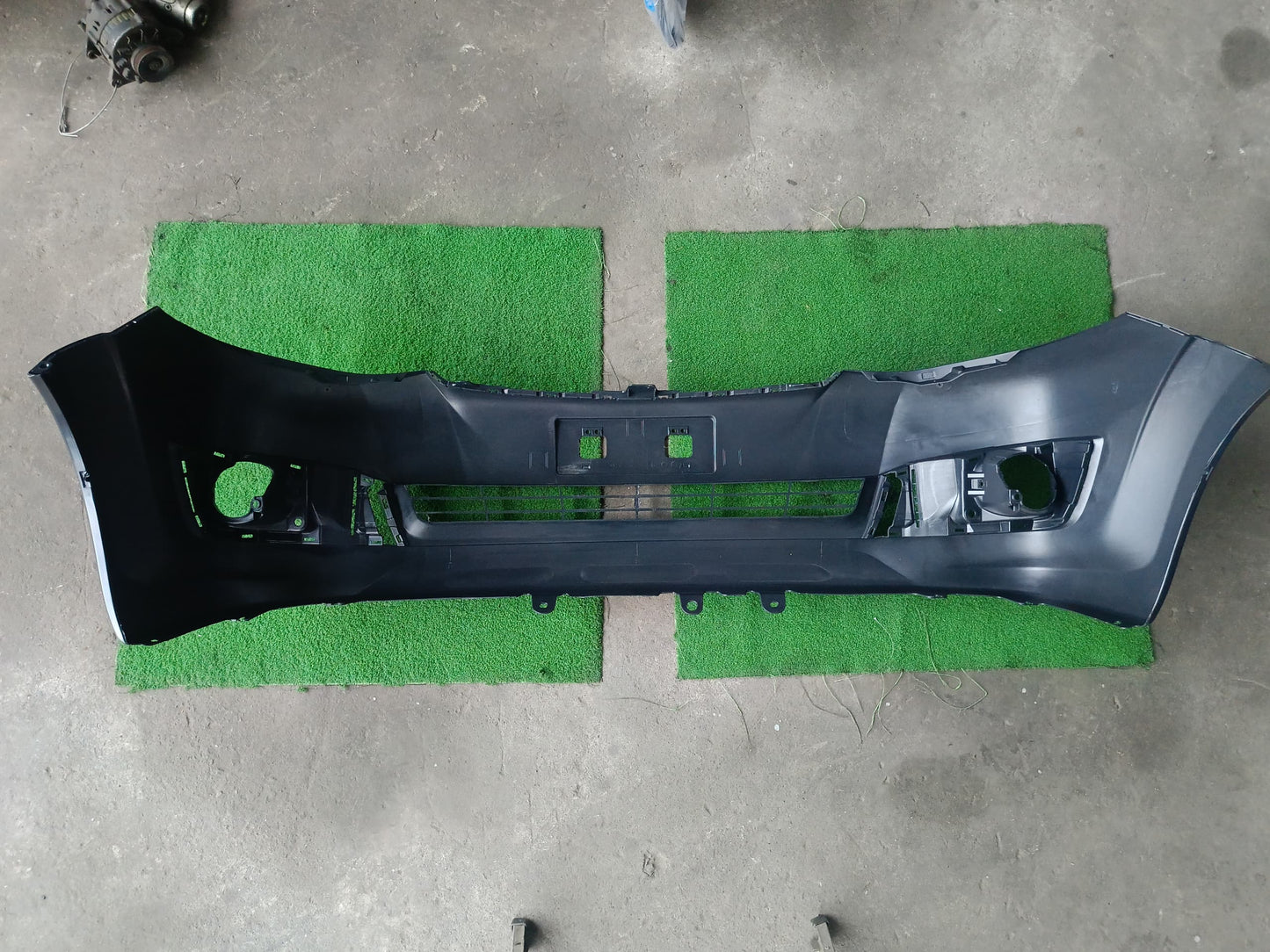 TOYOTA FORTUNER 2011 FRONT BUMPER WITH GRILLE & WITHOUT HOLE (TYN07E-1011A-NGNA)