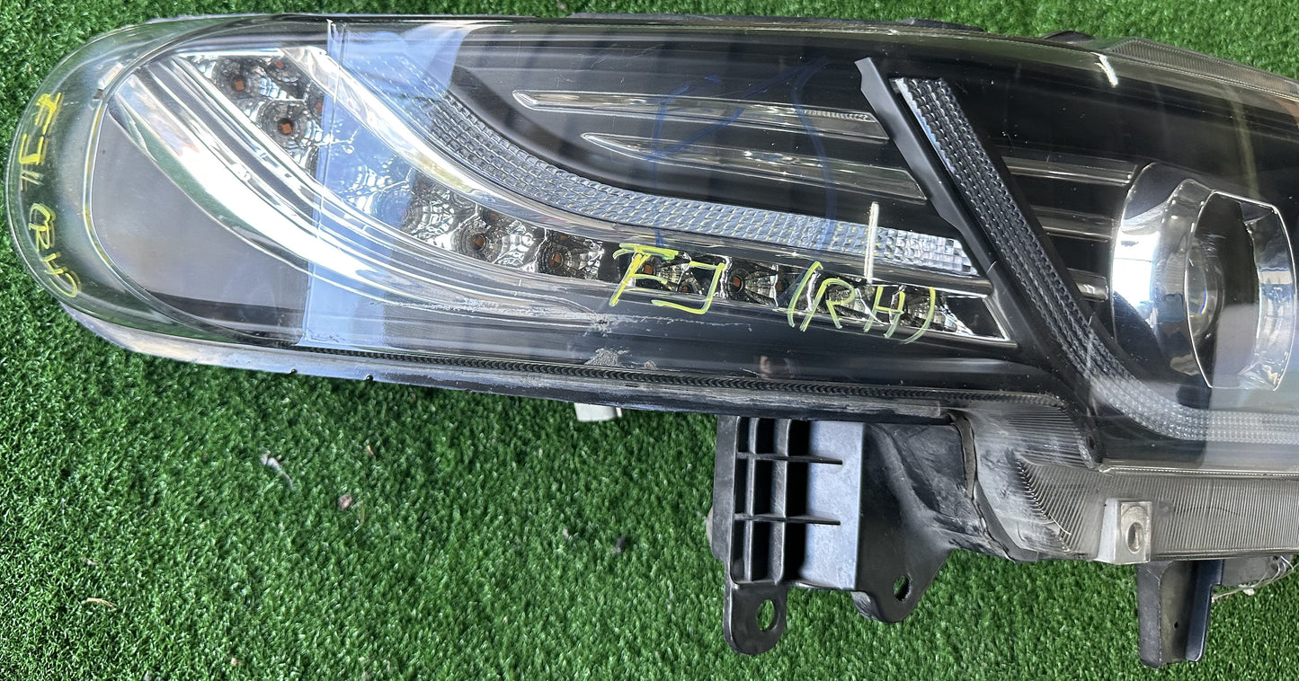 TOYOTA FJ CRUISER HEAD LAMP RH (YAA-FJ-0249A)