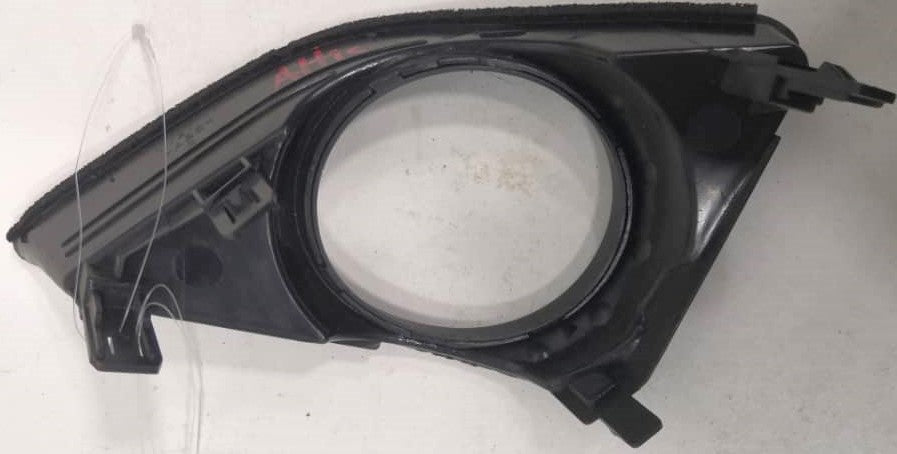 TOYOTA ALTIS FOG LAMP COVER GOT HOLE RH (ZRE142)