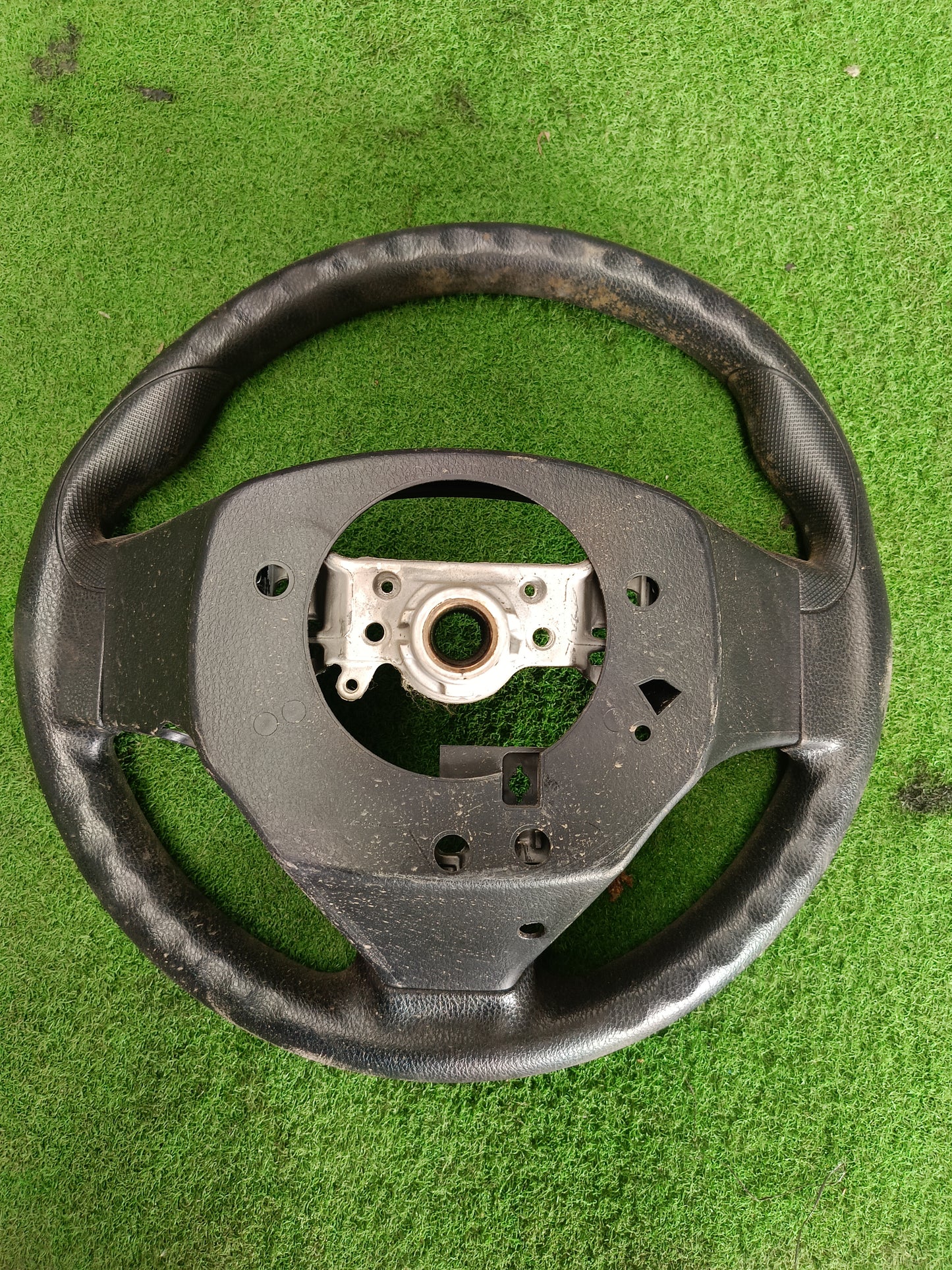 TOYOTA YARIS STEERING WHEEL (SW00109)