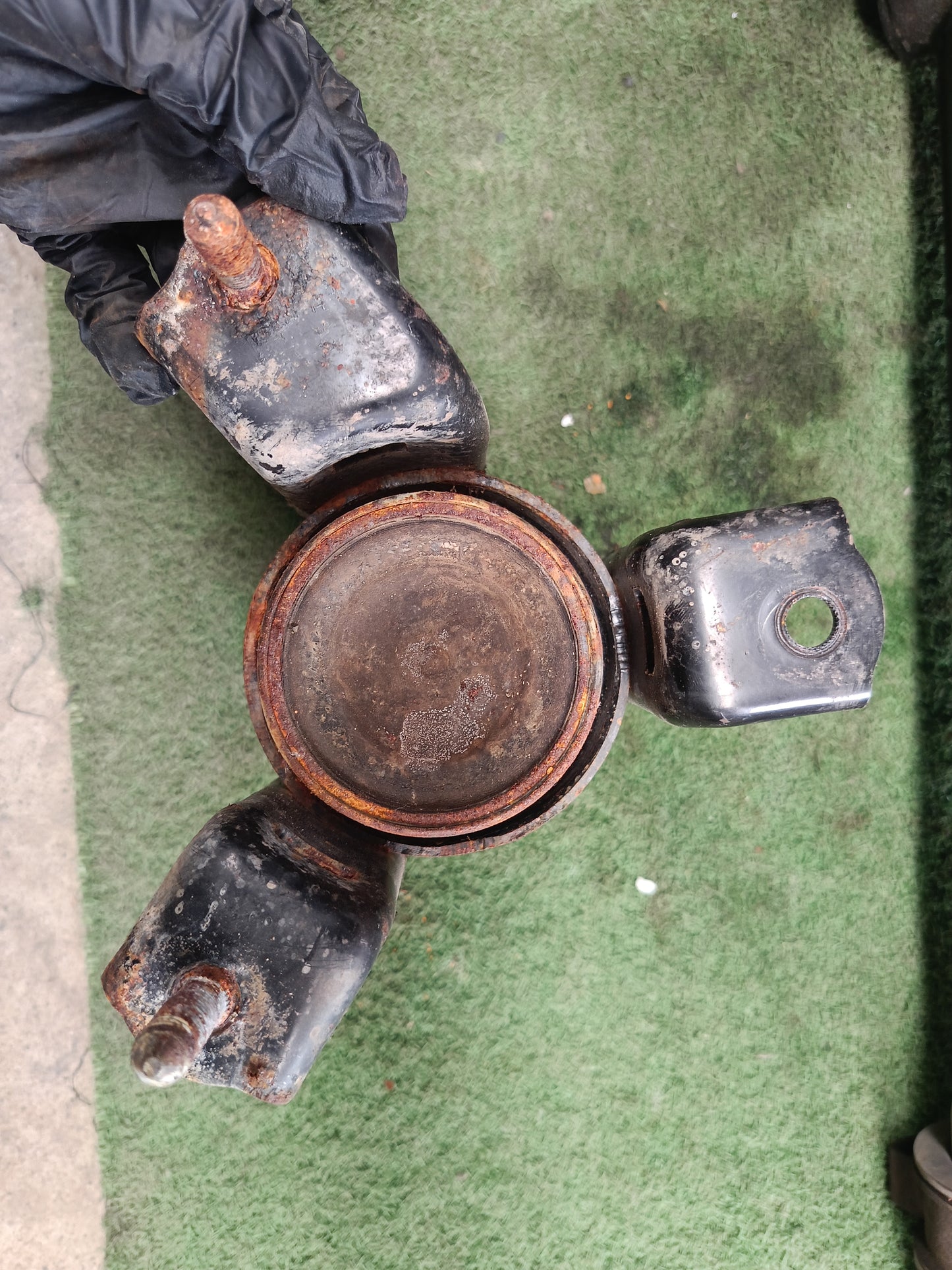 TOYOTA CAMRY ENGINE MOUNTING (EM0072)