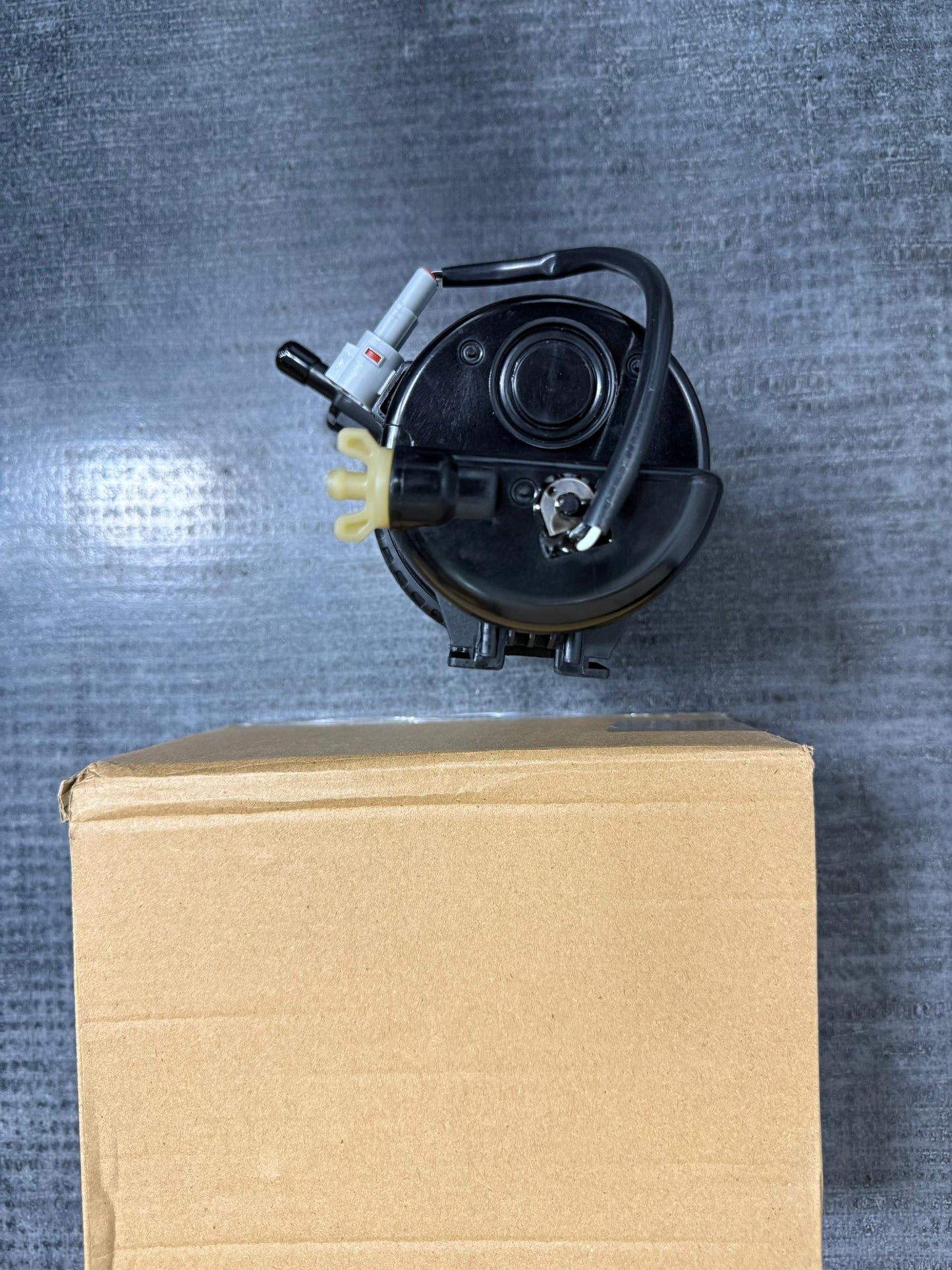 TOYOTA HILUX KUN25 FUEL FILTER HOUSING DIESEL HAND PUMP WITH FILTER (STRAIGHT) (HP00001)