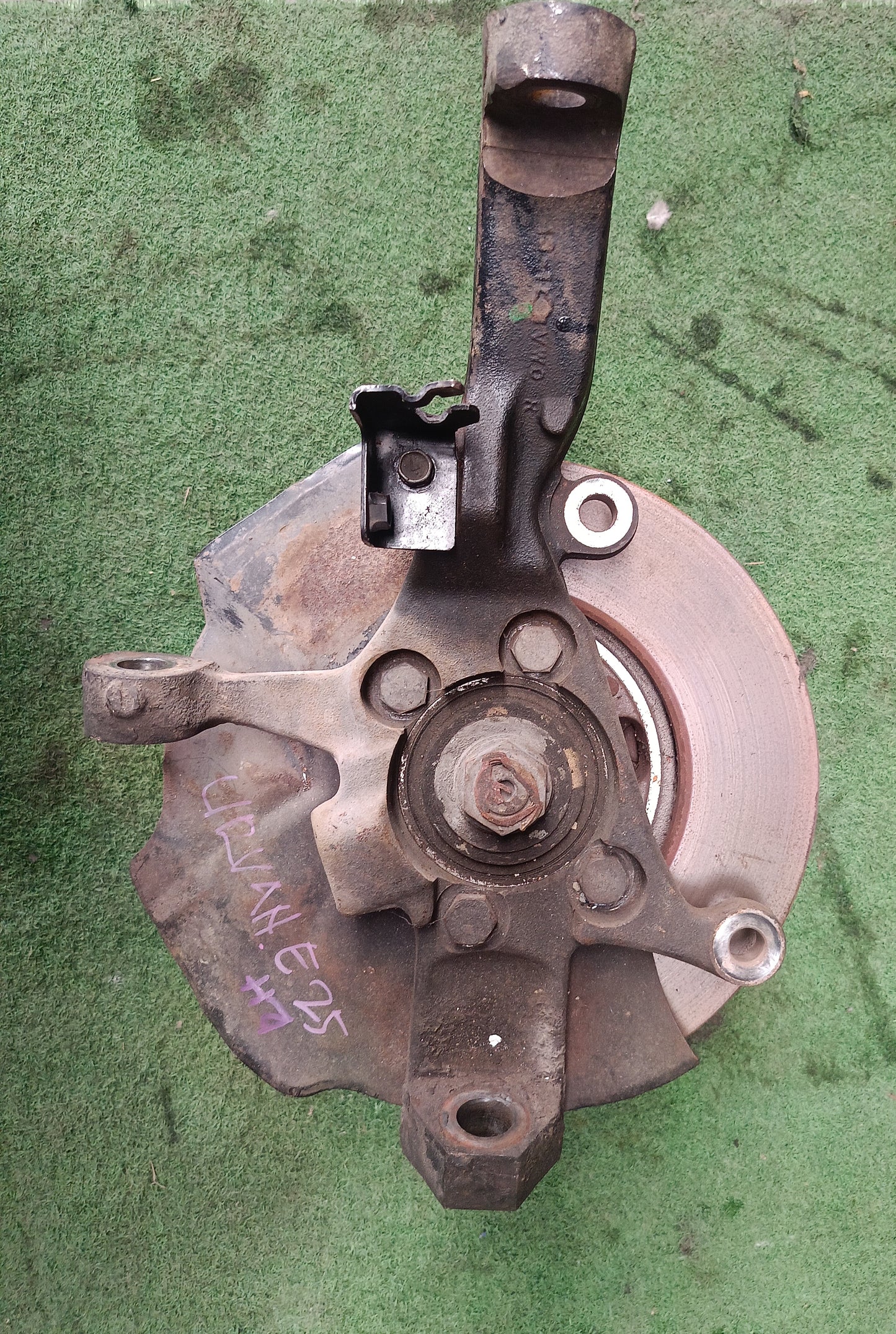 NISSAN URVAN E25 KNUCKLE ARM FRH (KA087)