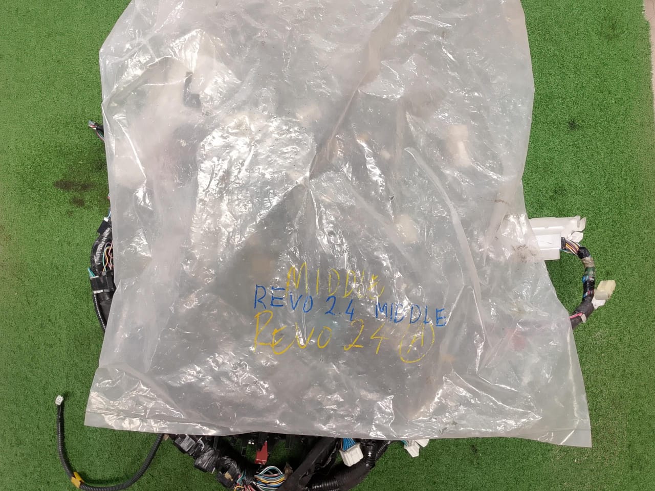 TOYOTA HILUX REVO 2.4 AT MIDDLE WIRING (WRG0111)