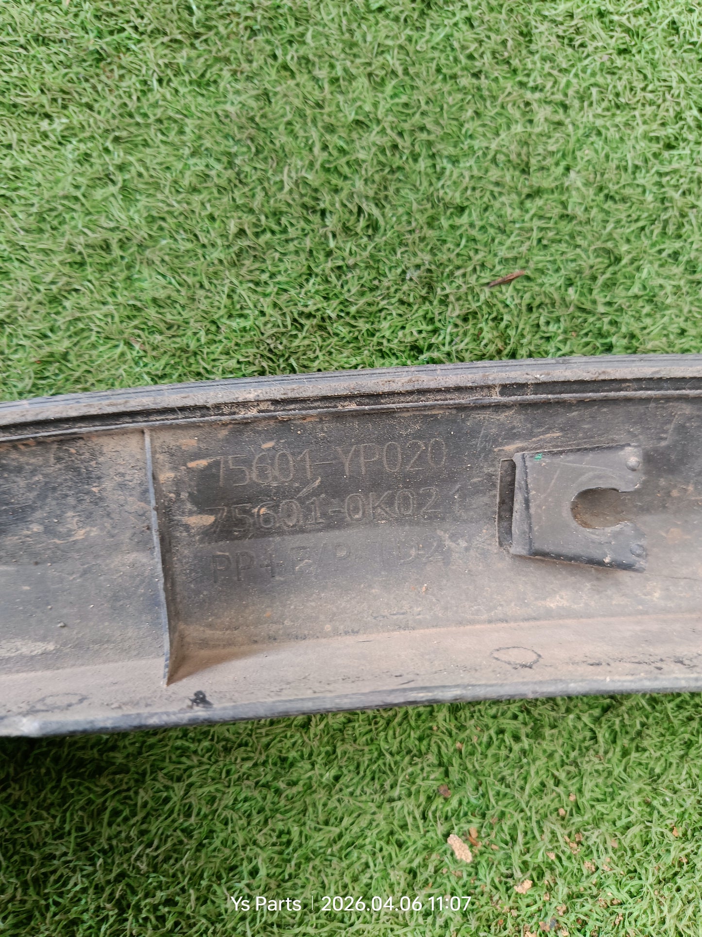 TOYOTA FORTUNER FENDER FLARE FRH (75601-0K021)