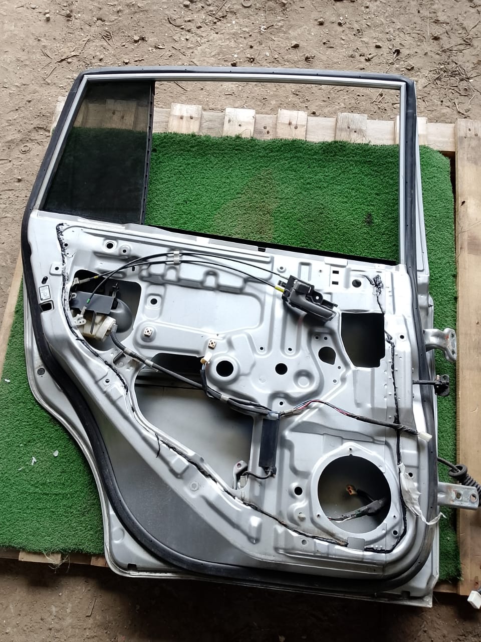 PERODUA VIVA DOOR PANEL RLH KOSONG SILVER (DP00287)