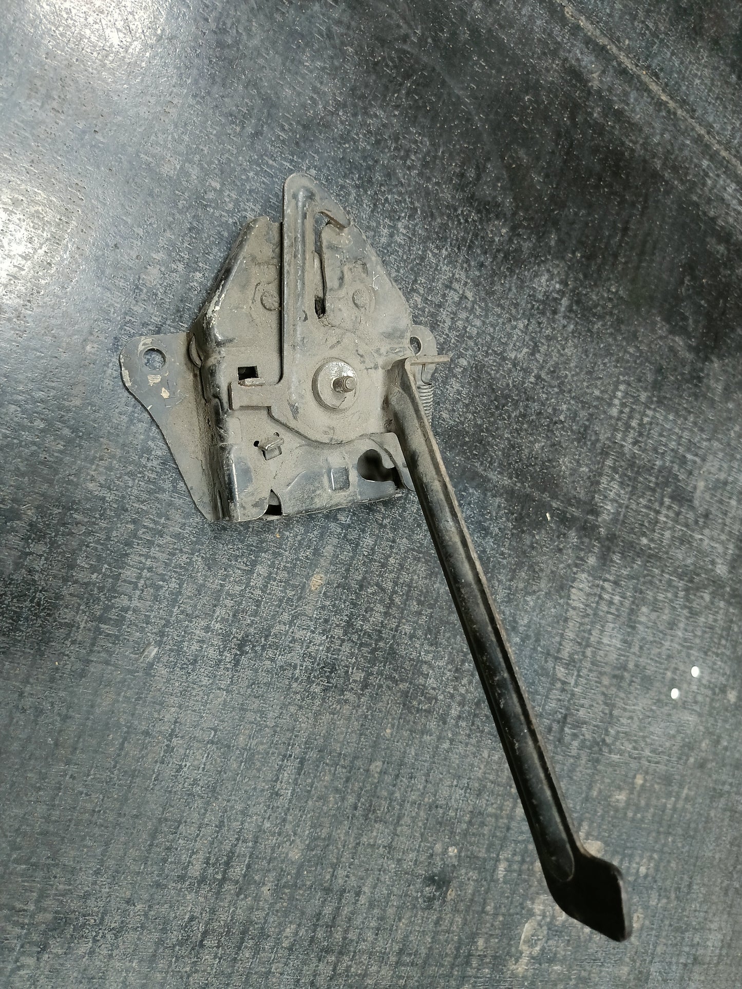 KIA CARNIVAL FRONT BONNET LOCK (BL00031)