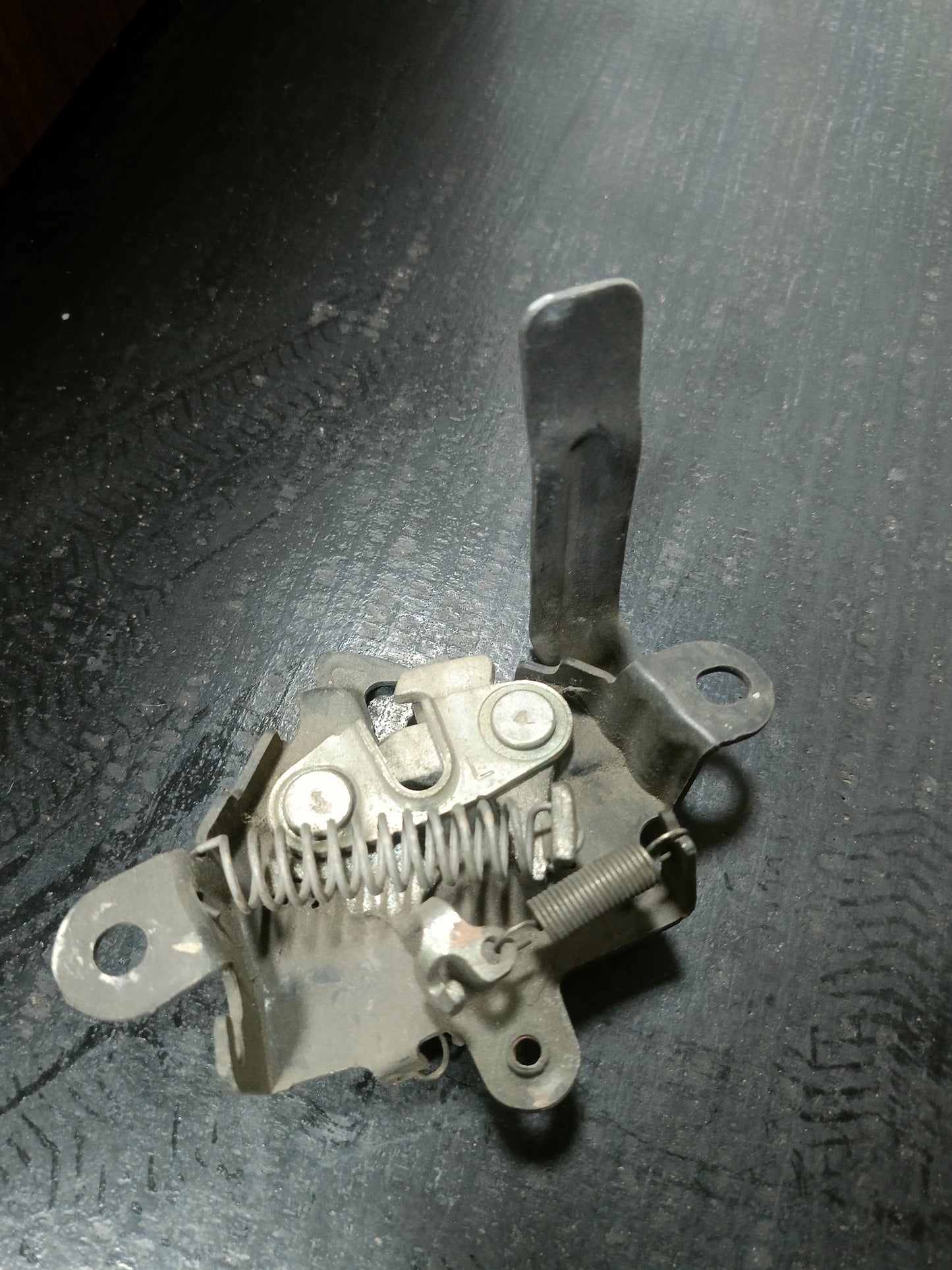 TOYOTA YARIS 2008 FRONT BONNET LOCK (BL00034)