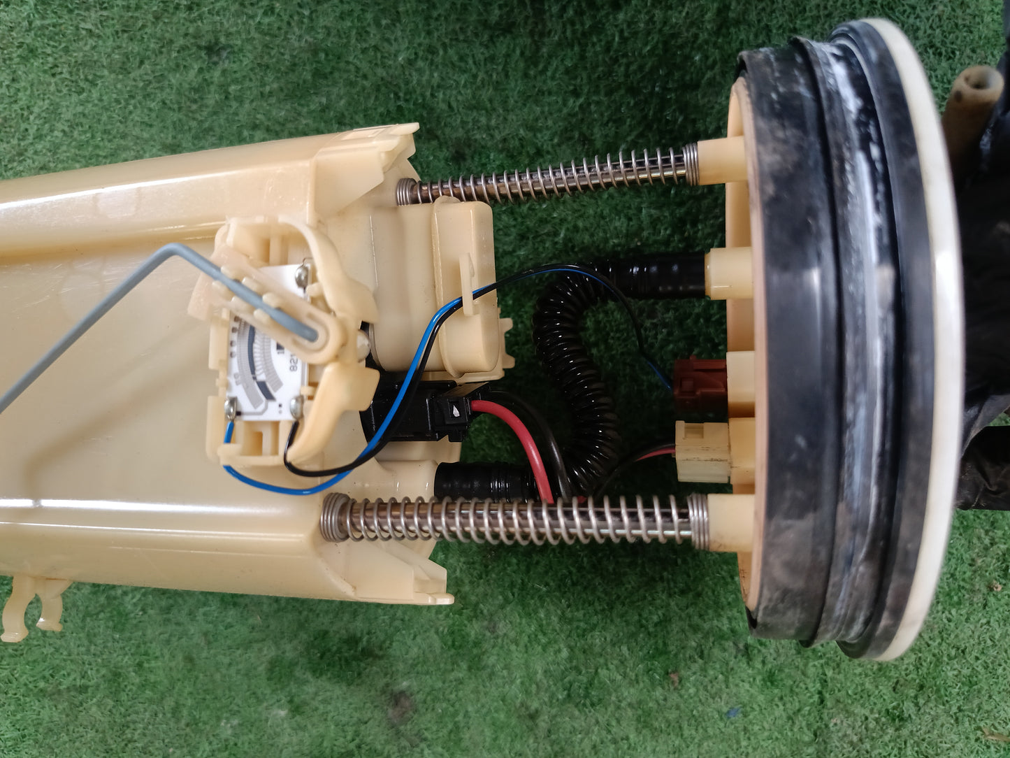 NISSAN LIVINA L11 FUEL PUMP (17040-1YP2A)