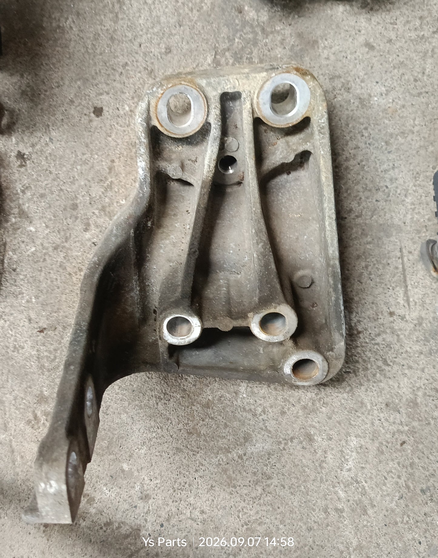 PERODUA MYVI GEARBOX MOUNTING (EM0087)