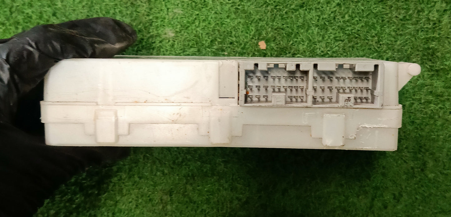 MITSUBISHI TRITON BCM ECU (8637C664)